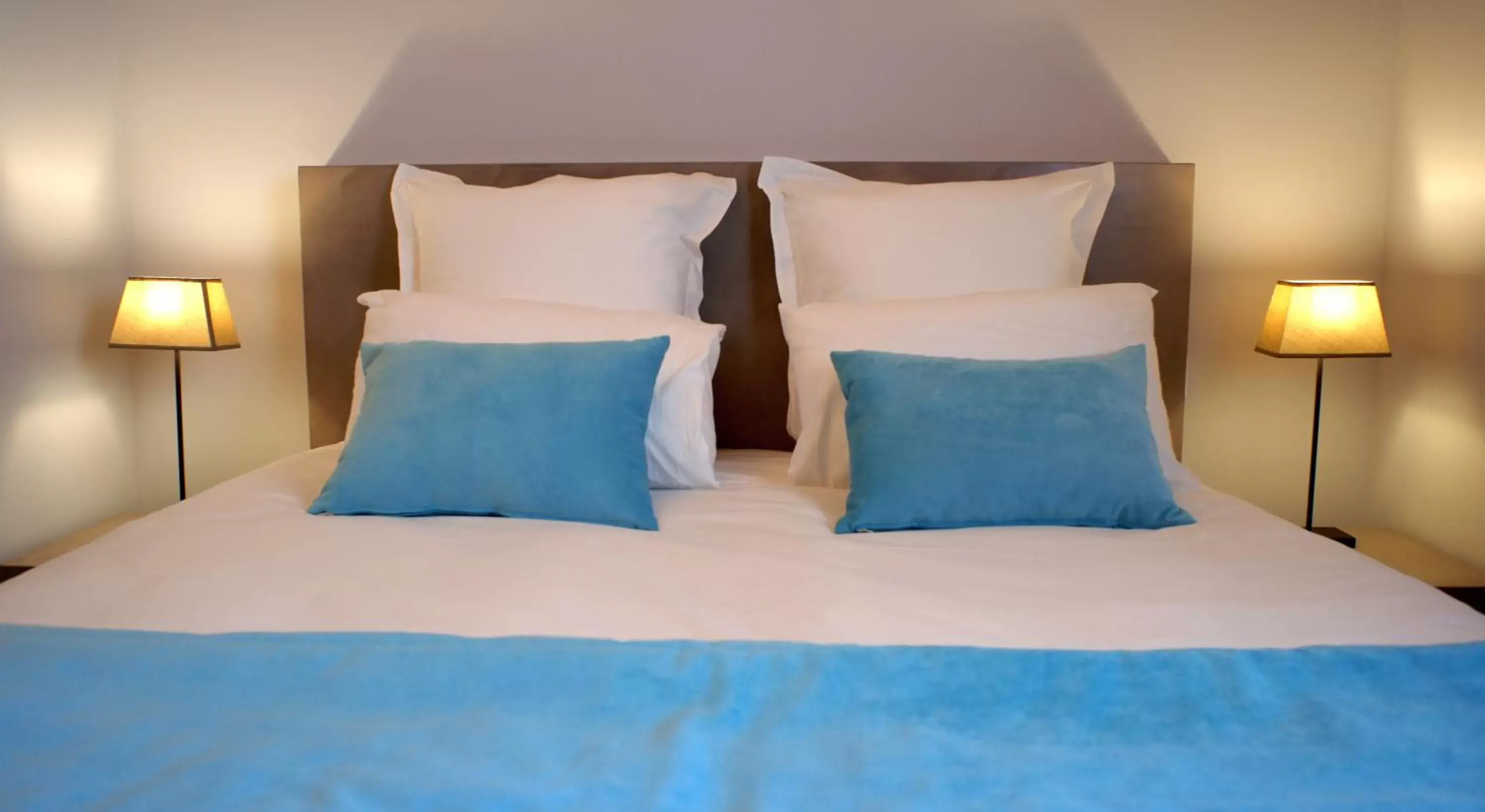 Bed in The Originals Boutique, Hôtel La Grange, Niort (Qualys-Hotel)