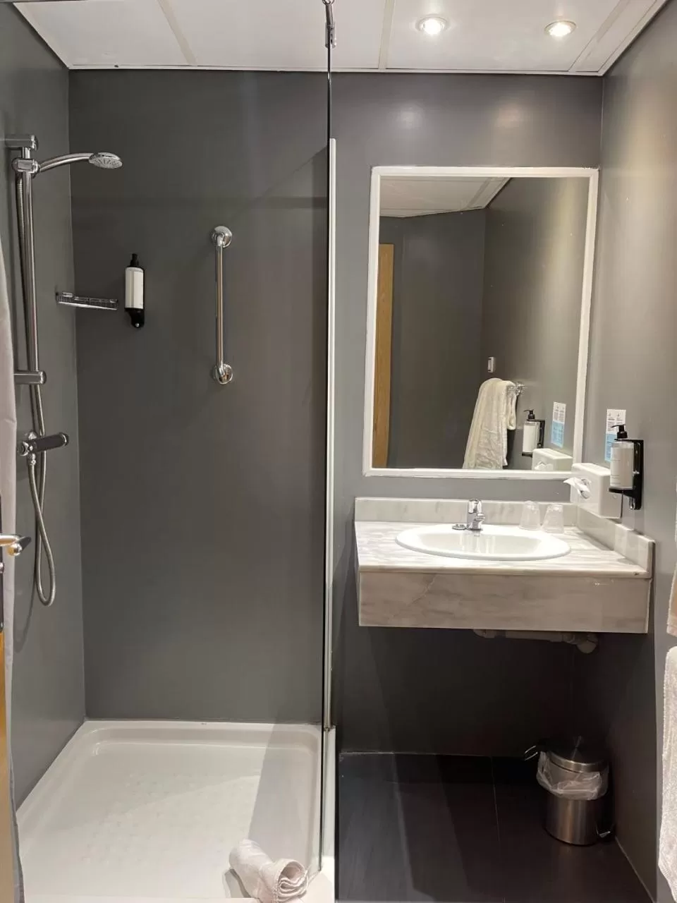 Shower in Holiday Inn Express San Sebastian de los Reyes by IHG