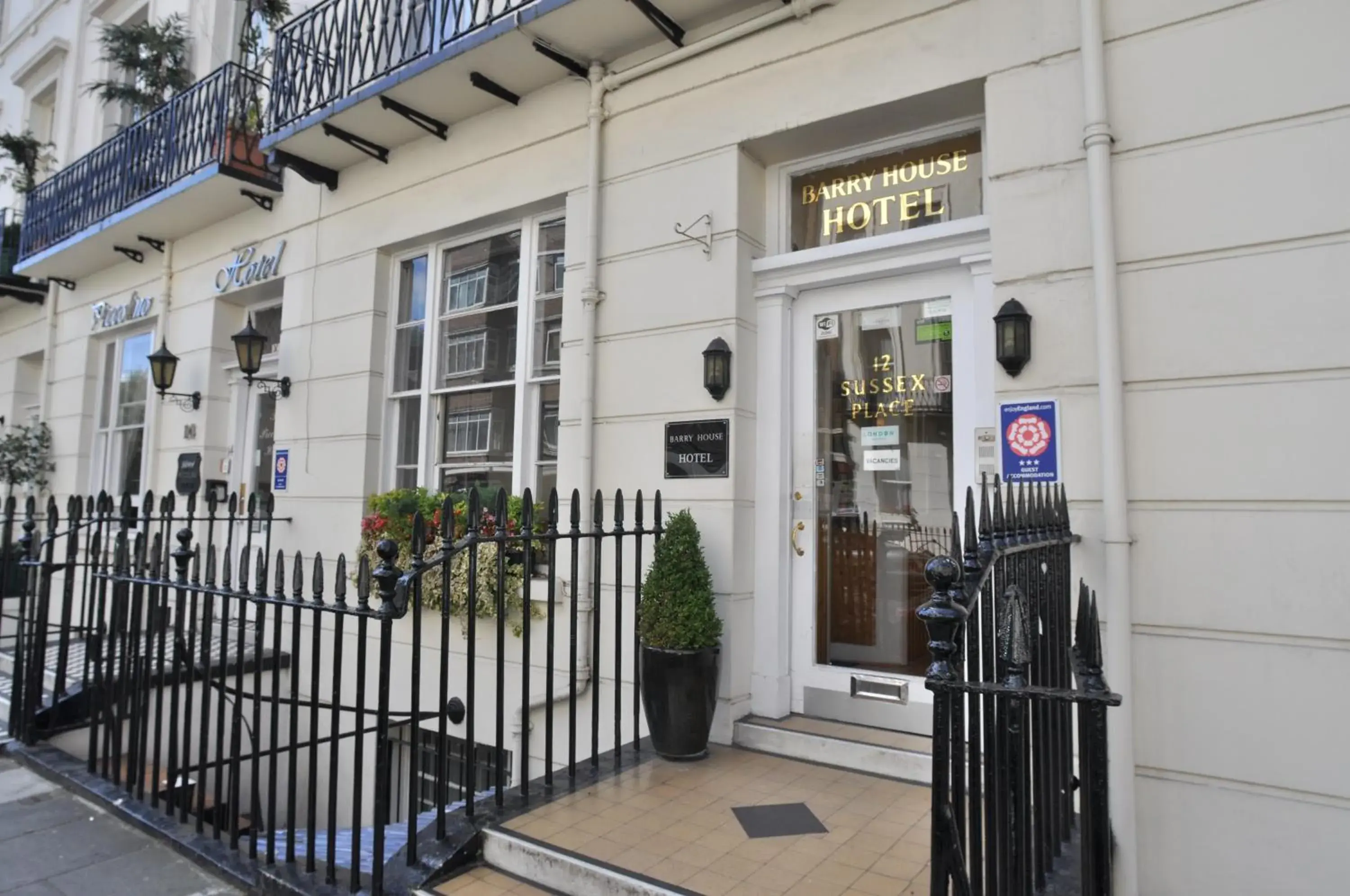 Facade/entrance in Barry House Facade/entrance in Barry House