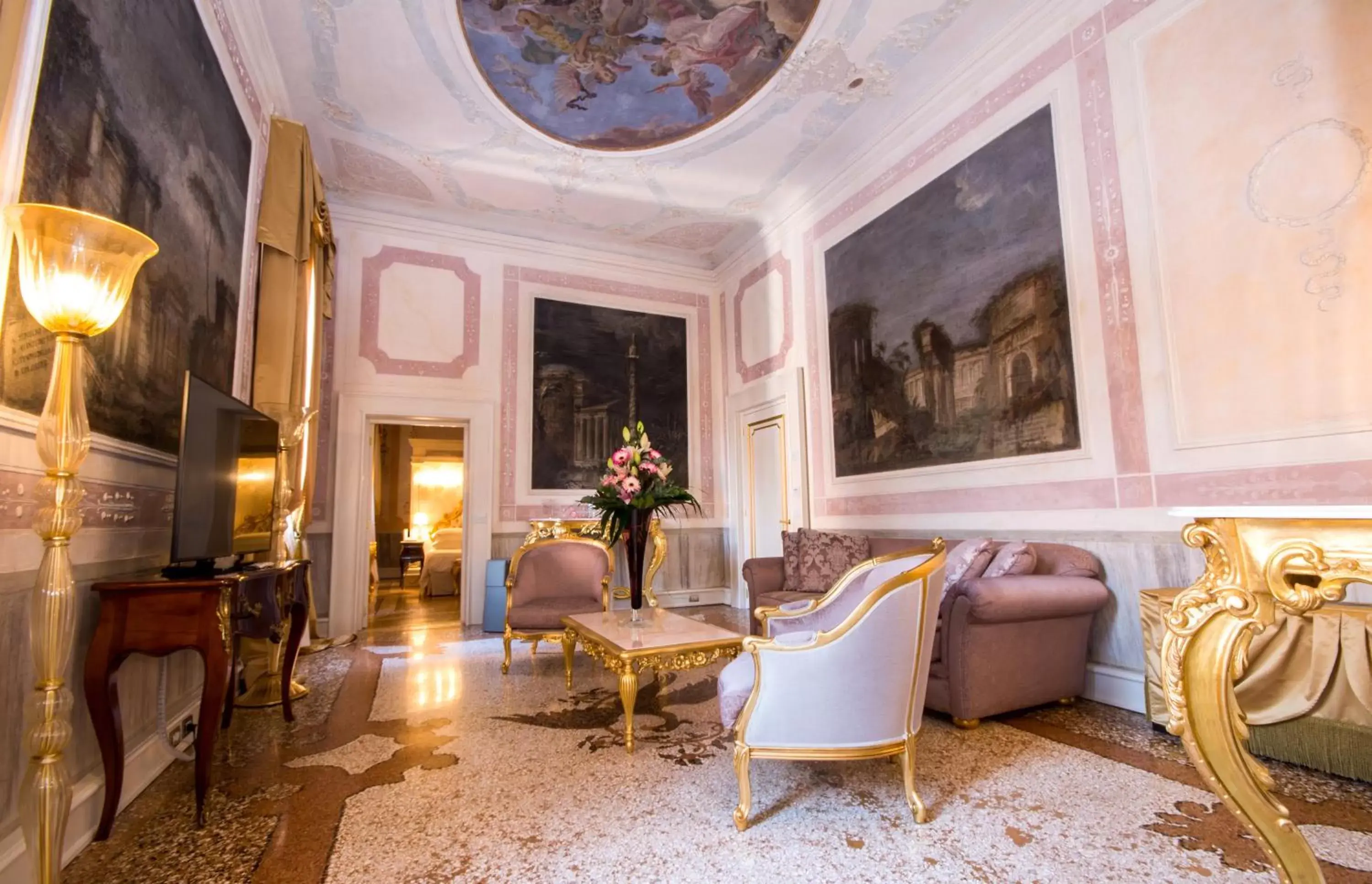 Living room, Lobby/Reception in Ca' Bonfadini Historic Experience