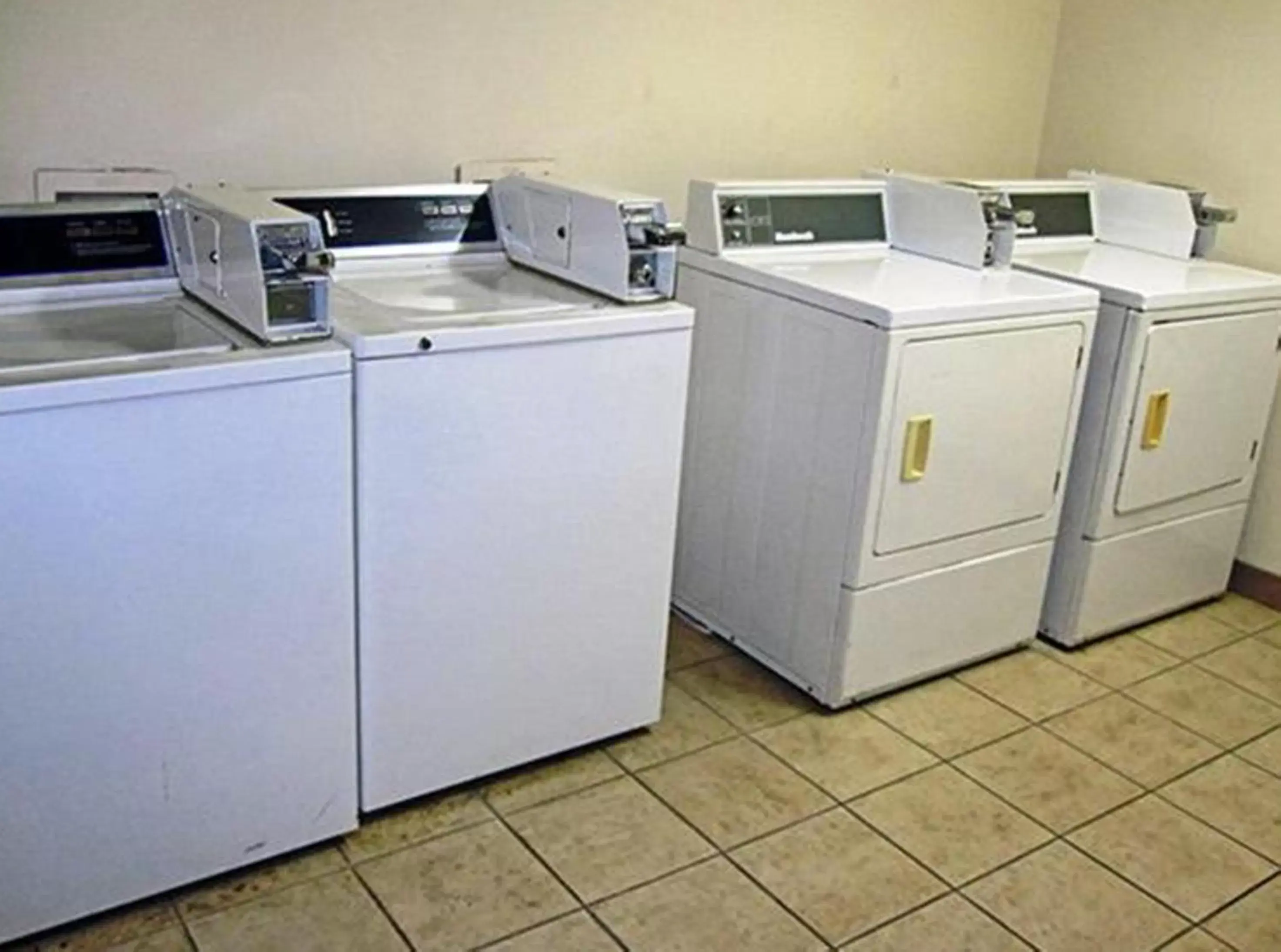 laundry, Kitchen/Kitchenette in Motel 6-Houston, TX - East