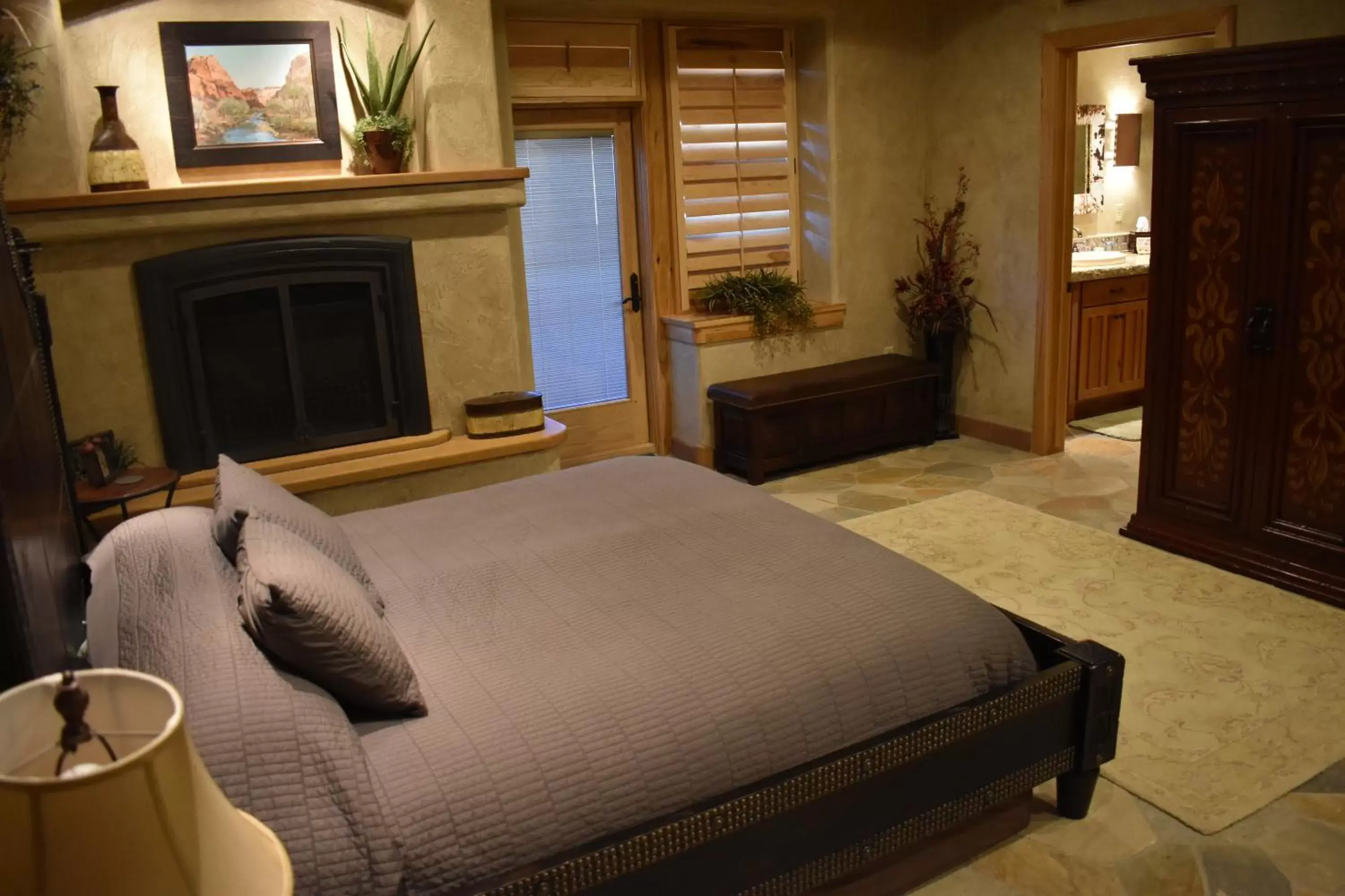 Bedroom, Bed in Cougar Ridge