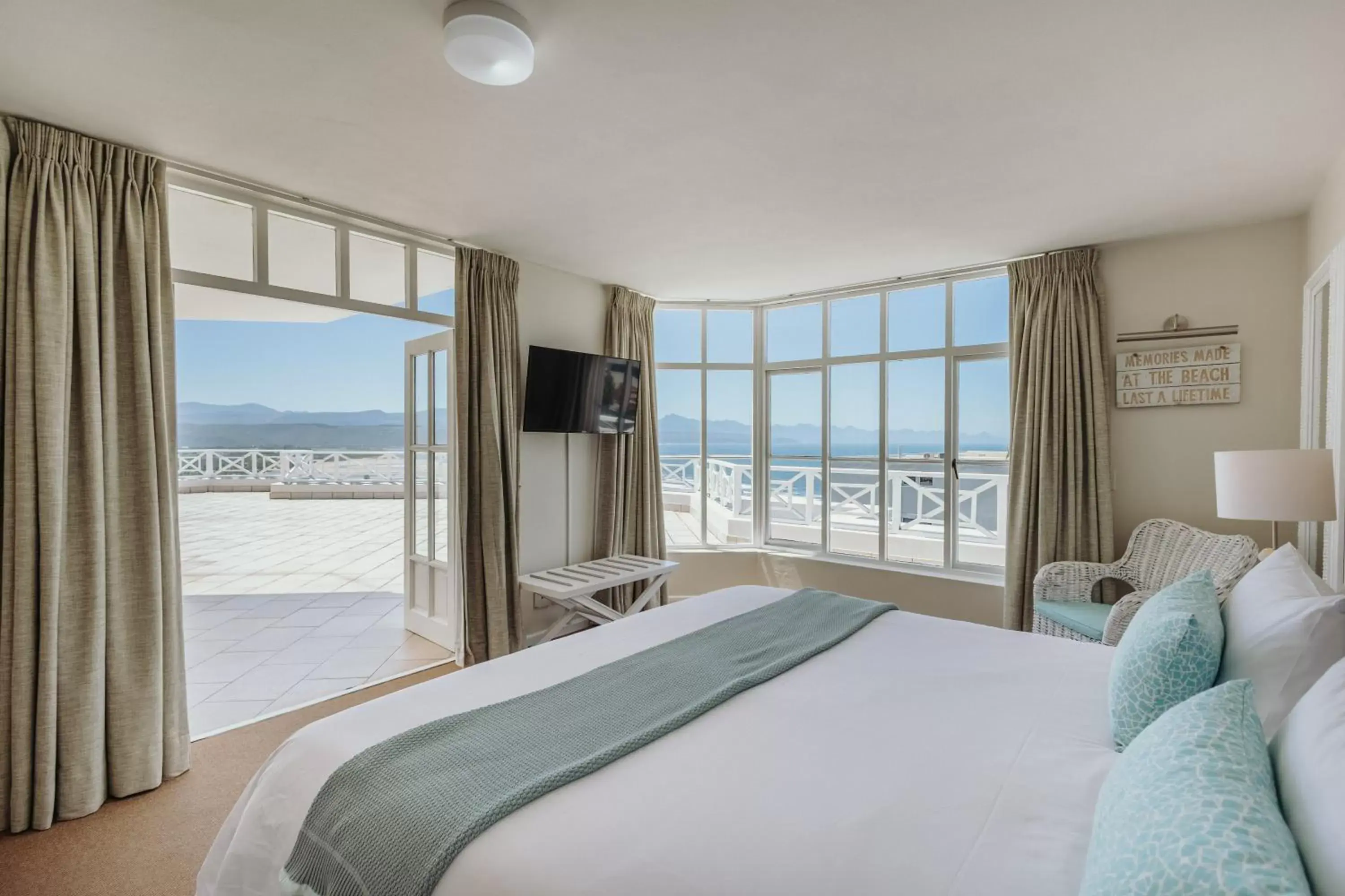 Bedroom, Sea View in Bayview Hotel