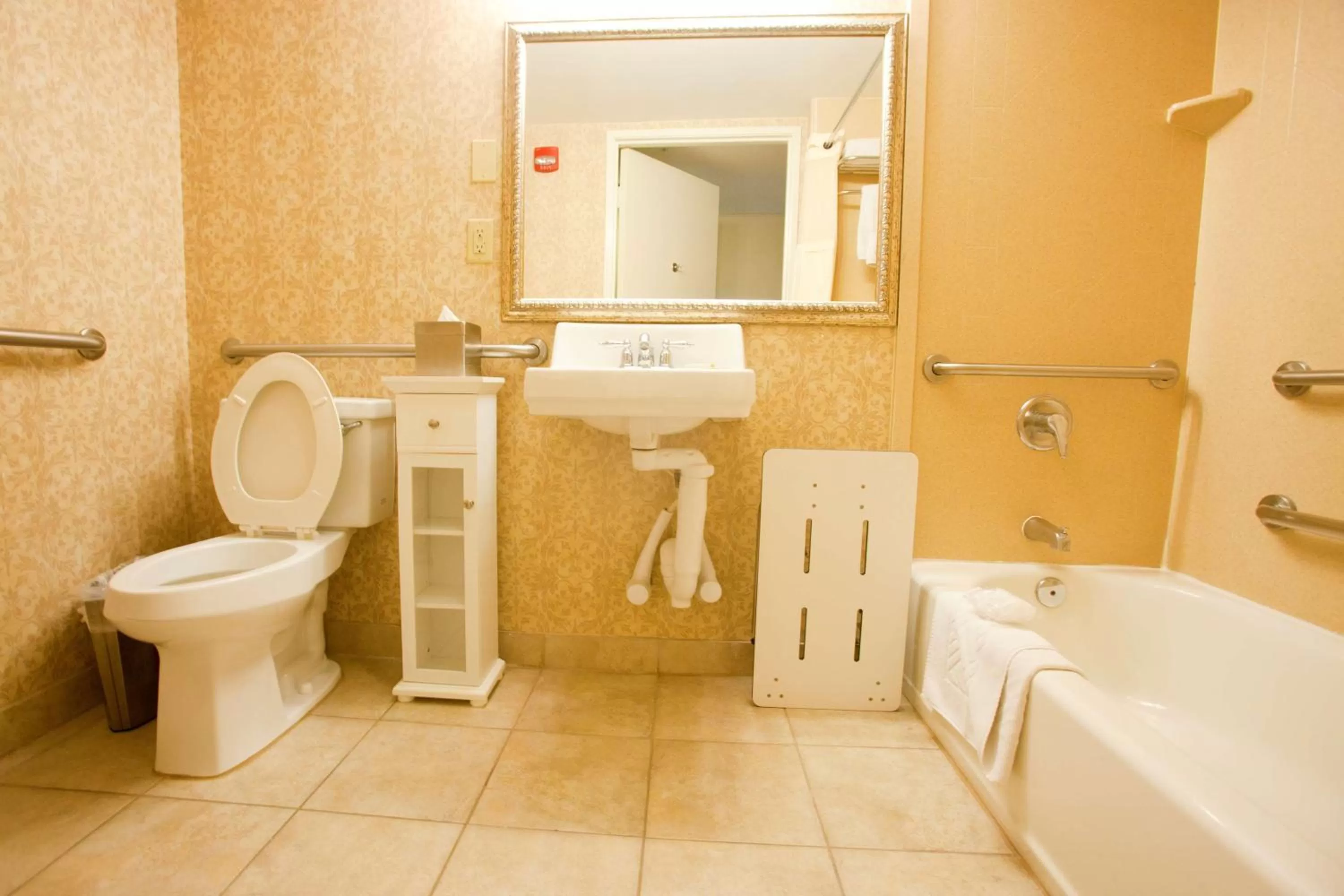 Bathroom in Midland Plaza Hotel