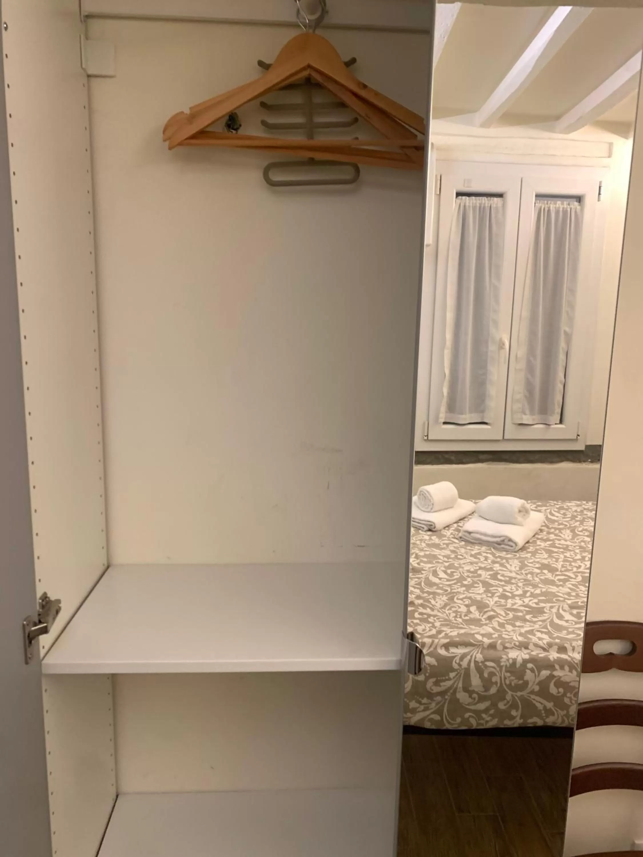 wardrobe, Bathroom in GB apartments