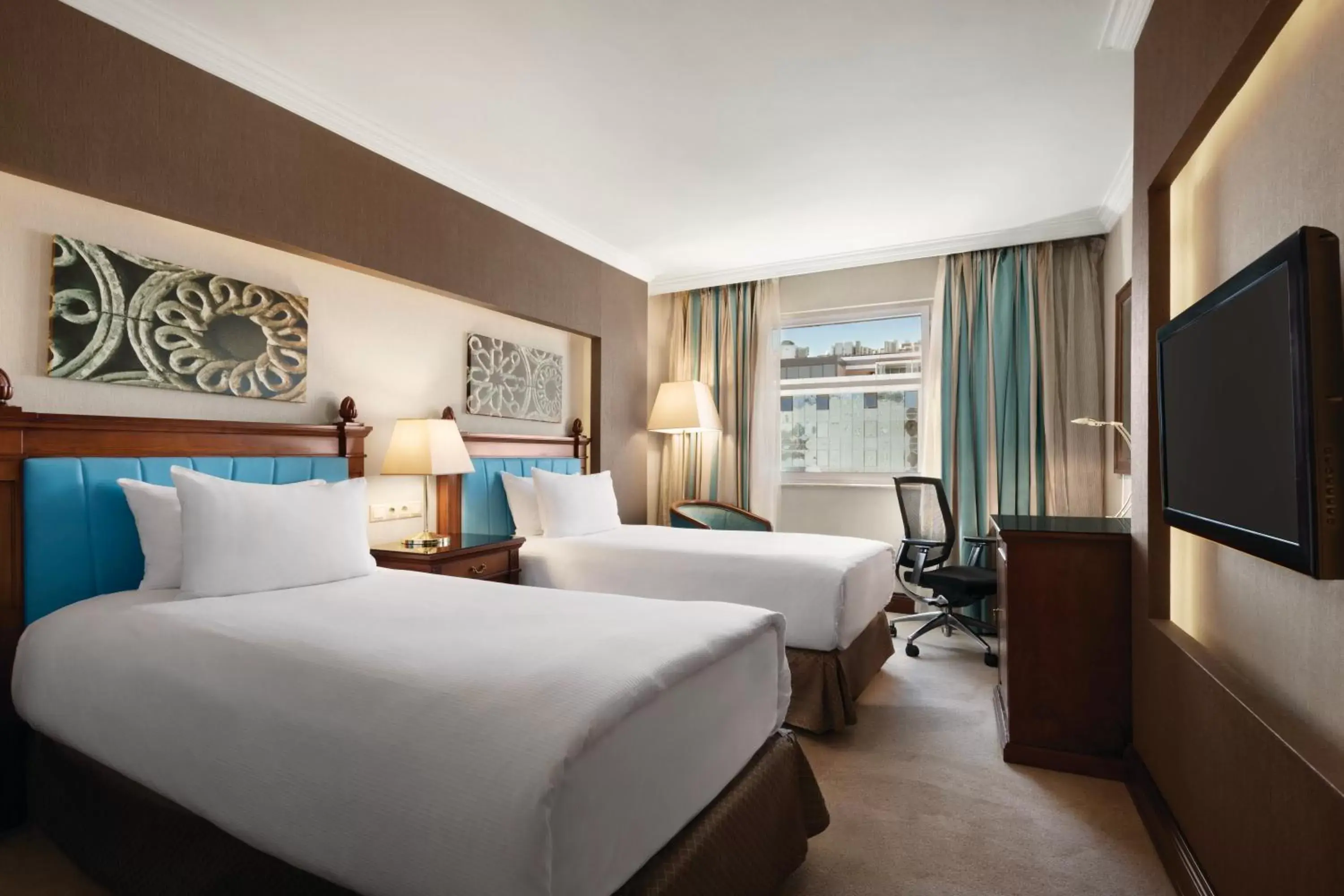 Photo of the whole room, Bed in Wyndham Grand Kayseri
