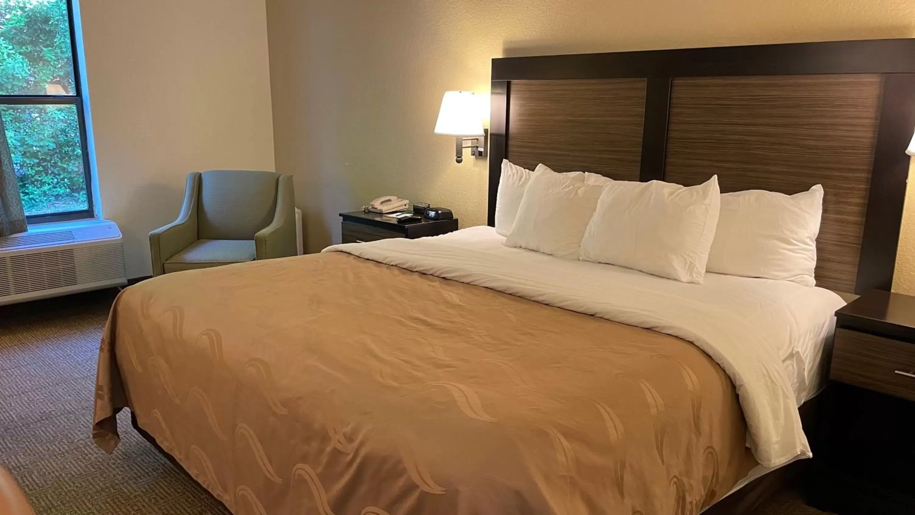 Bedroom, Bed in Quality Inn Surfside Myrtle Beach