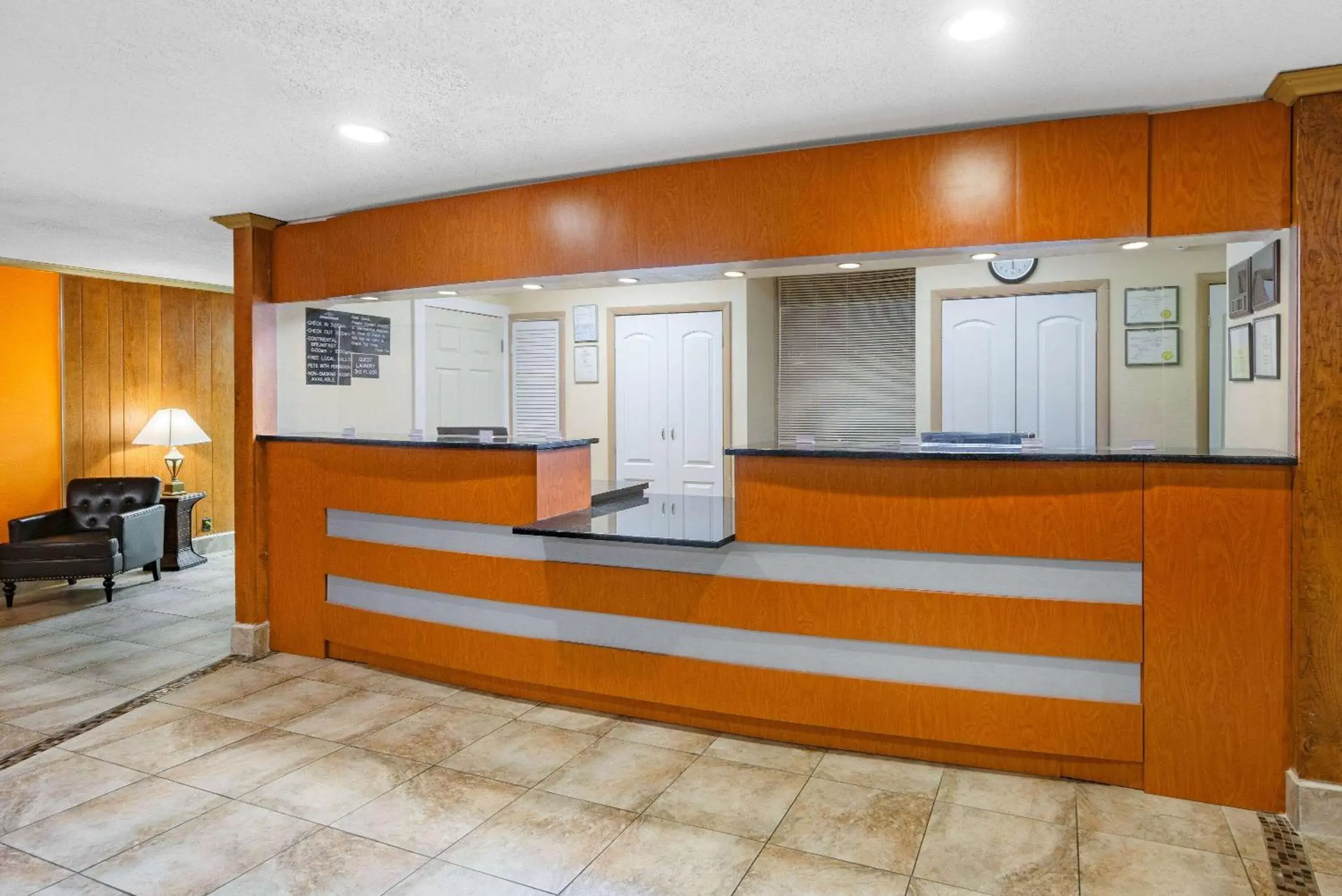 Lobby or reception in Howard Johnson by Wyndham Staunton Lobby or reception in Howard Johnson by Wyndham Staunton
