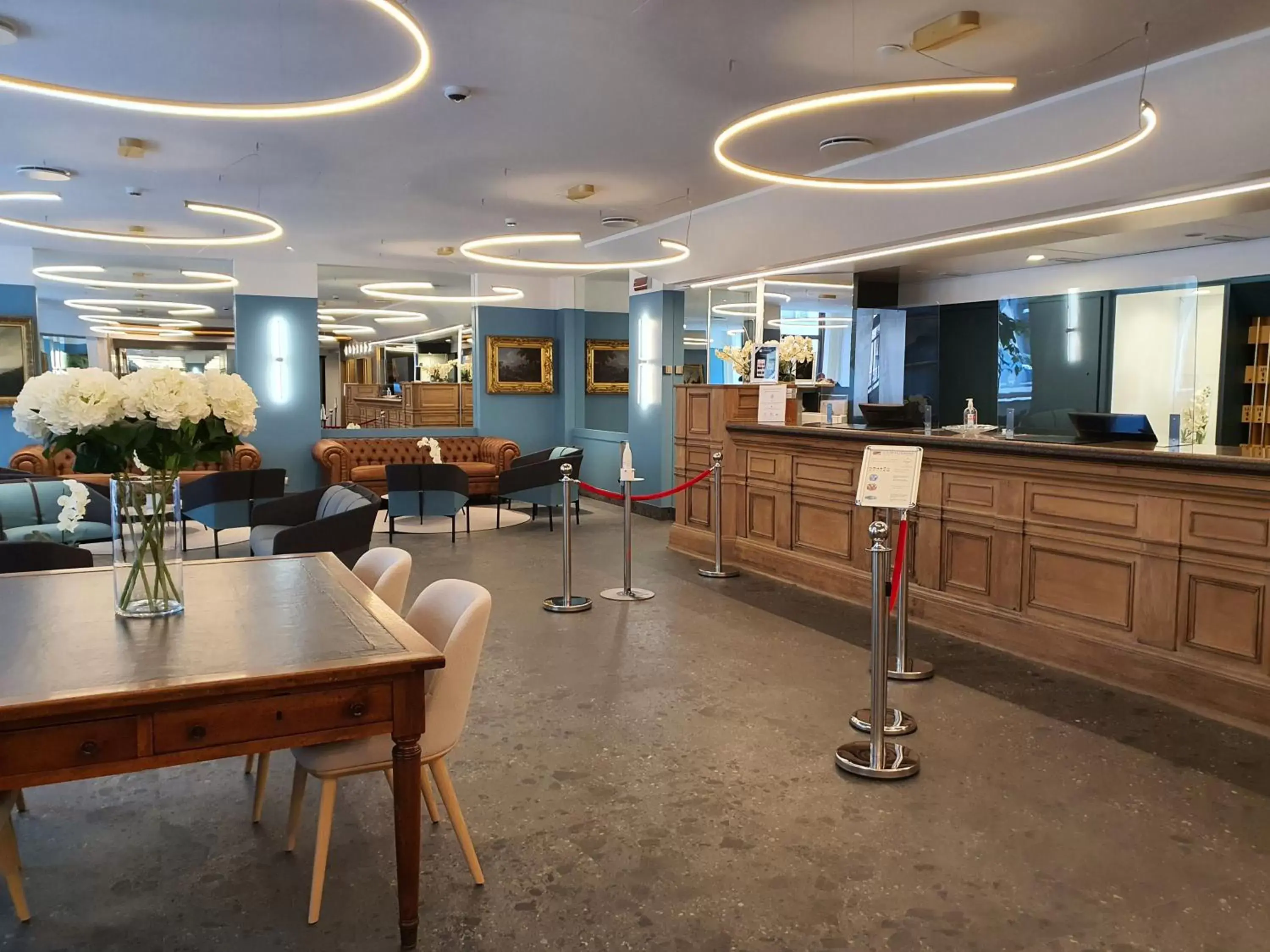 Lobby or reception in Hotel Concord Lobby or reception in Hotel Concord