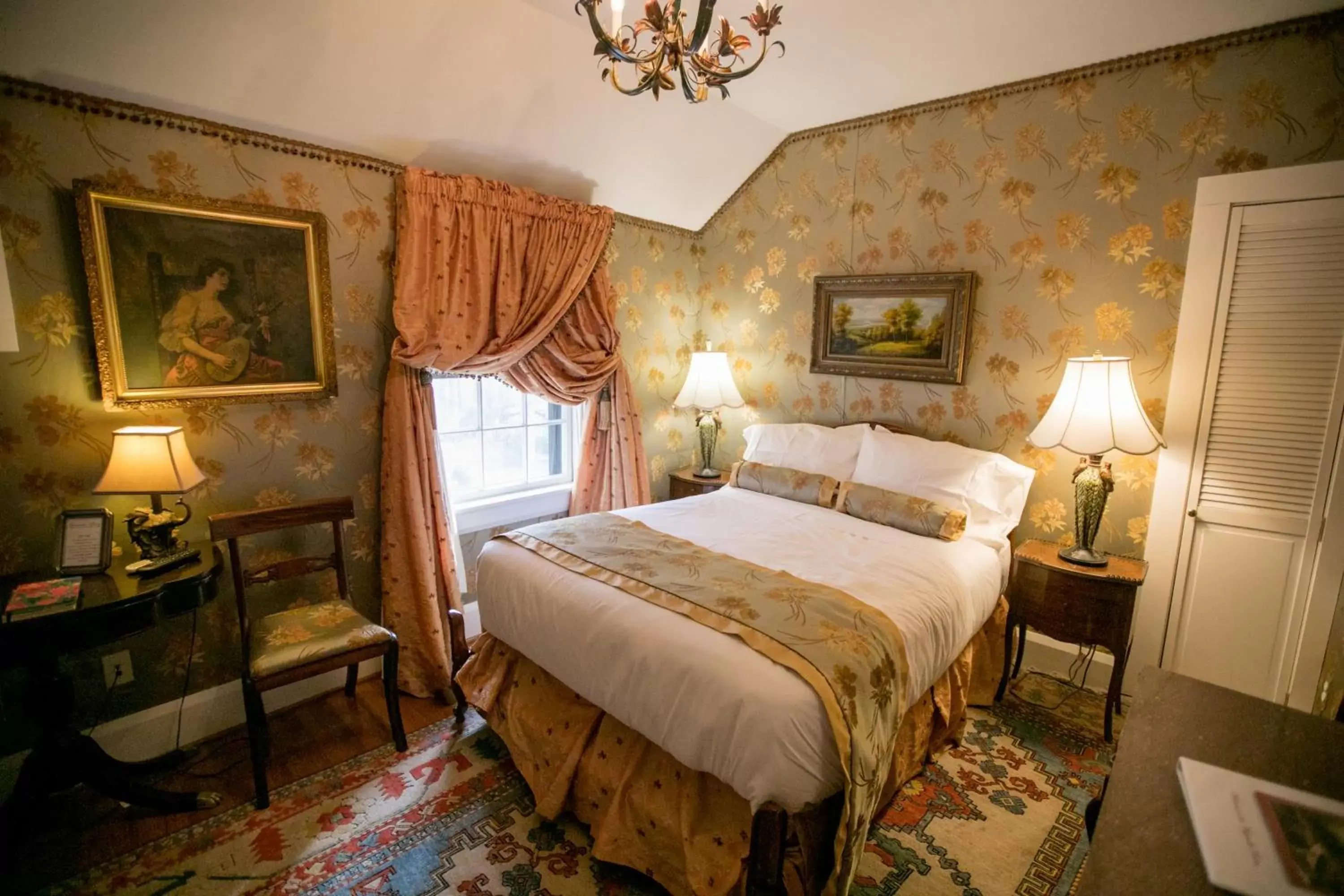 Bed in Gramercy Mansion