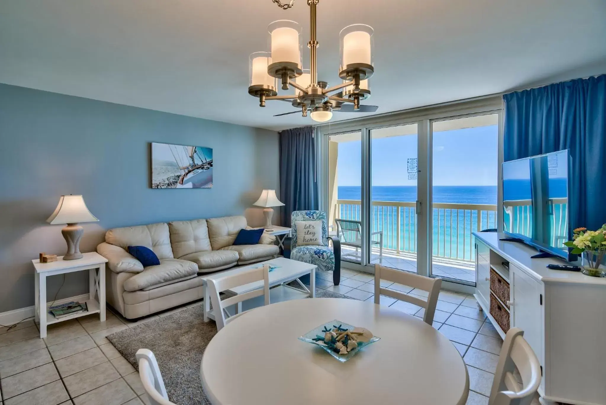 Living room, Seating Area in Pelican Beach Resort by Tufan