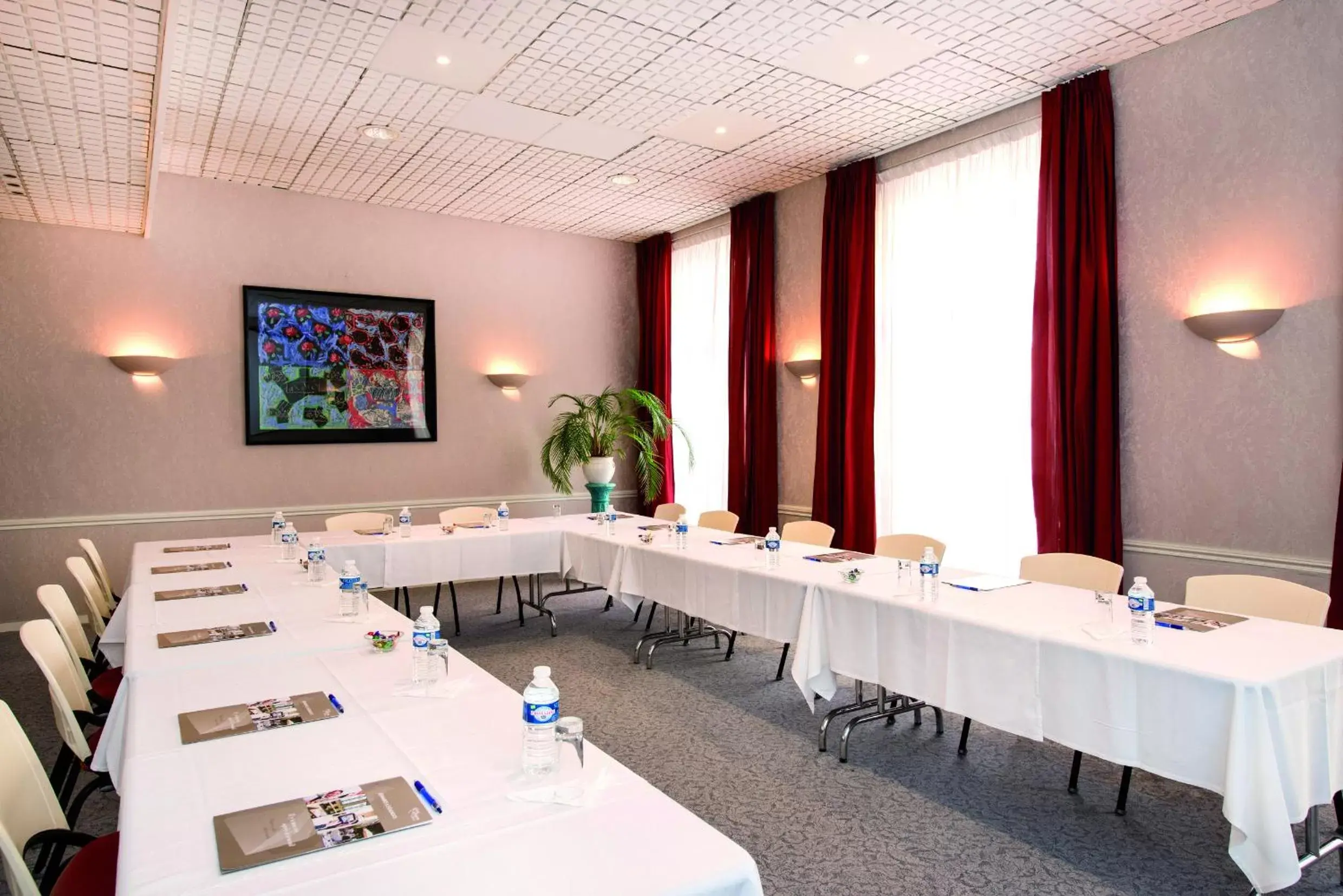 Meeting/conference room in Hôtel Vacances Bleues Royal Westminster