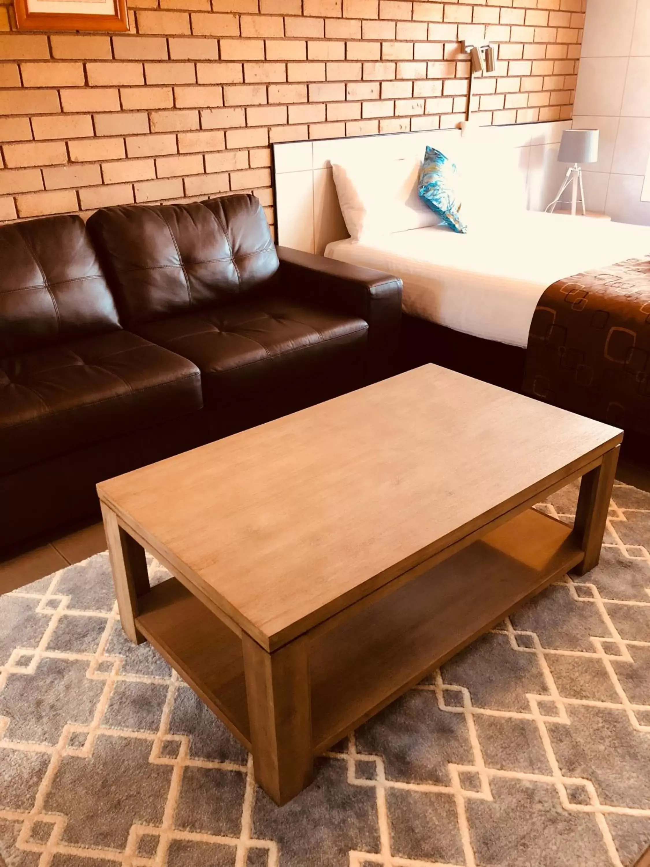 Living room, Seating Area in Tamworth Central Motel