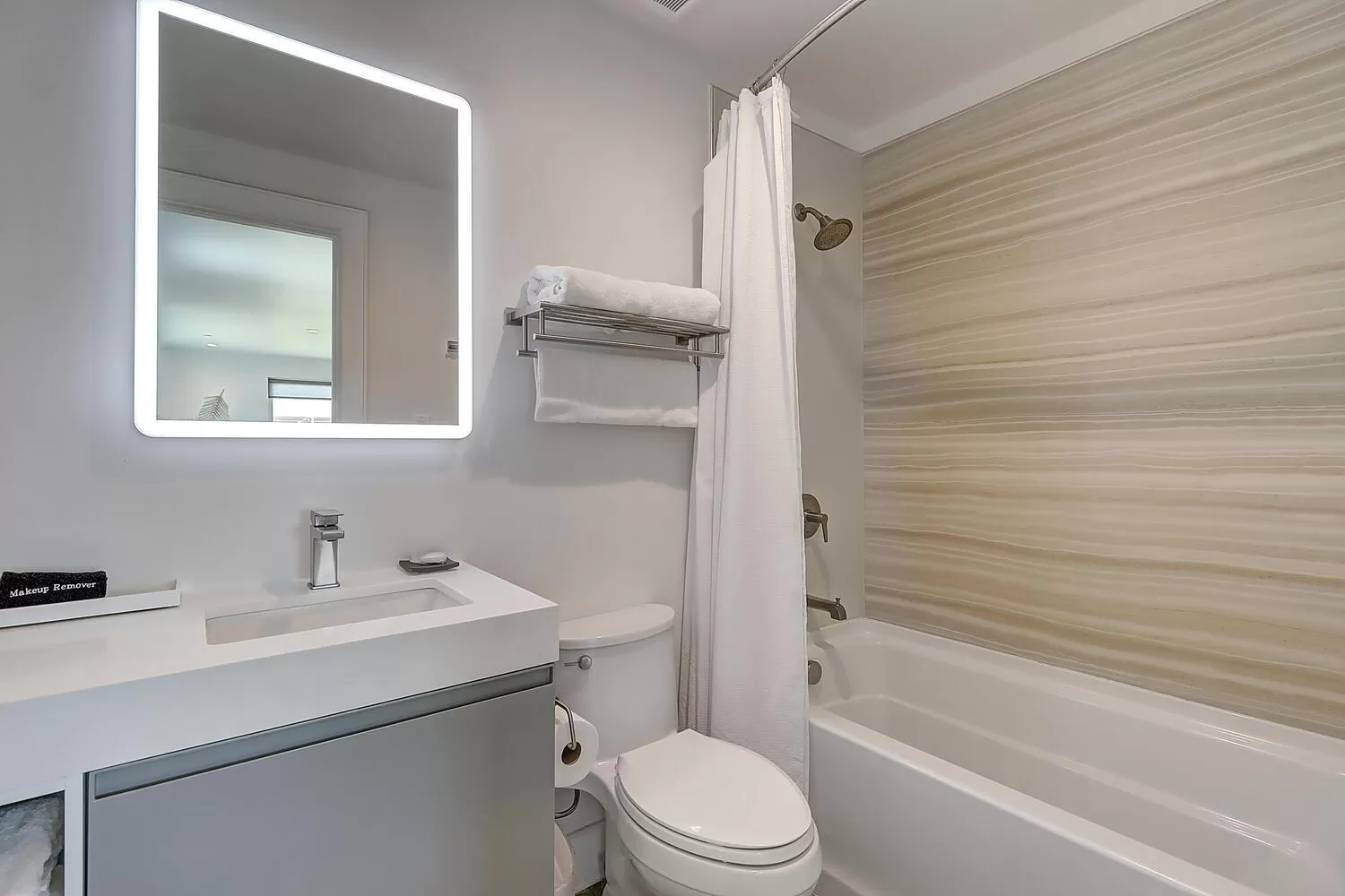 Bathroom in Lively Beach