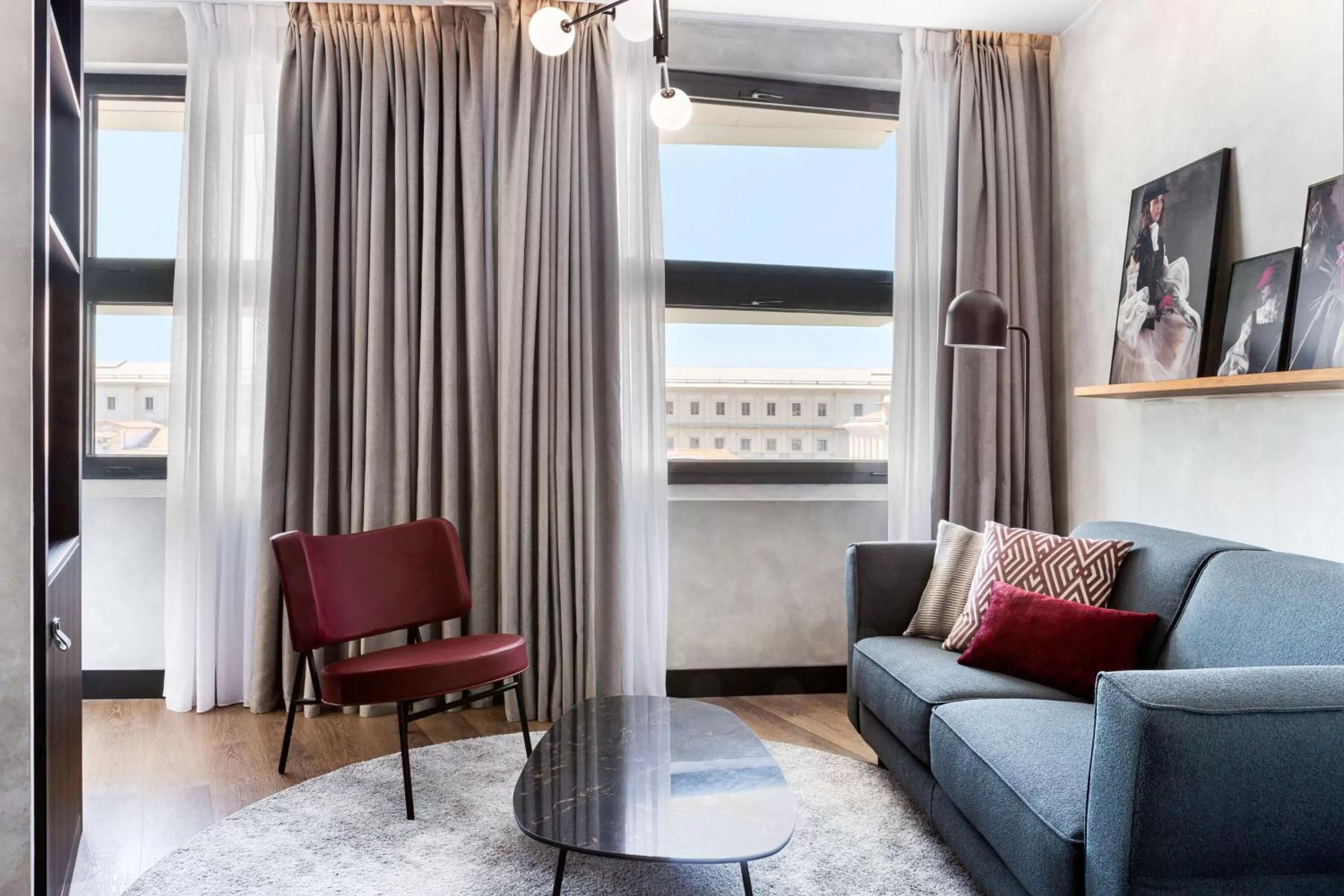 Photo of the whole room in Radisson RED Madrid