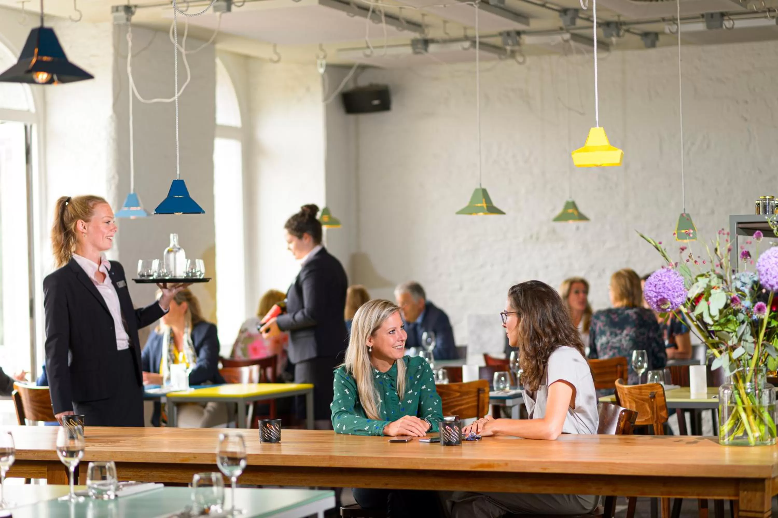 Restaurant/places to eat in Teaching Hotel