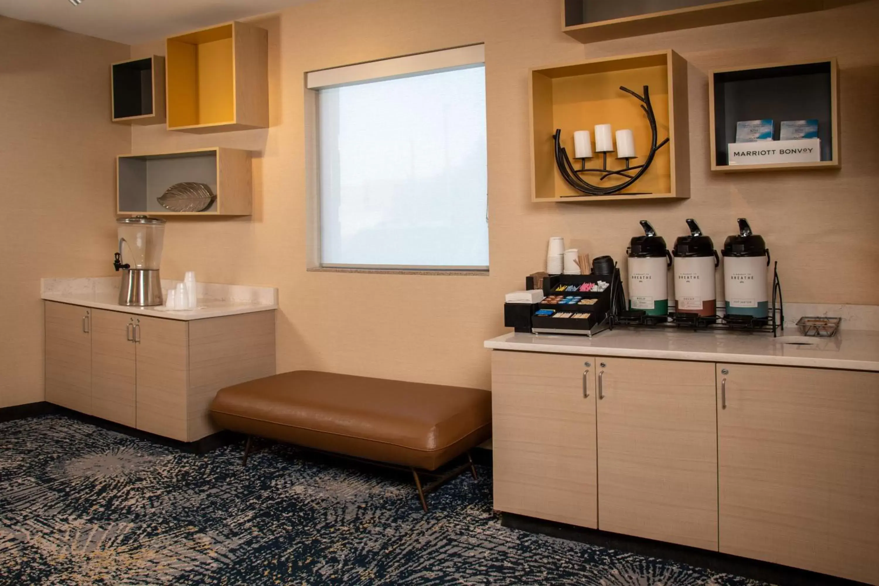 Restaurant/places to eat, Kitchen/Kitchenette in TownePlace Suites by Marriott Frederick