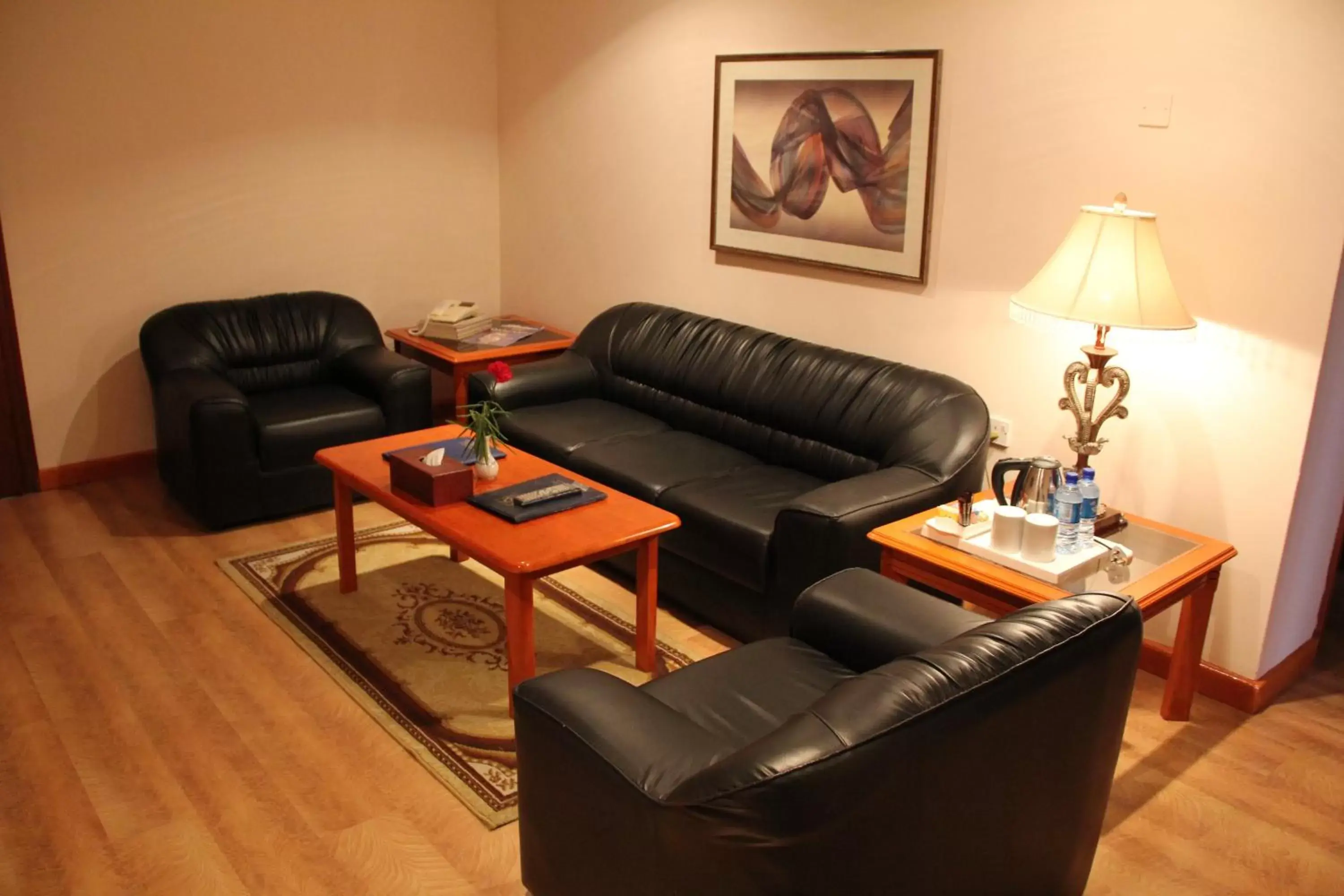 Bedroom, Seating Area in Gulf Gate Hotel