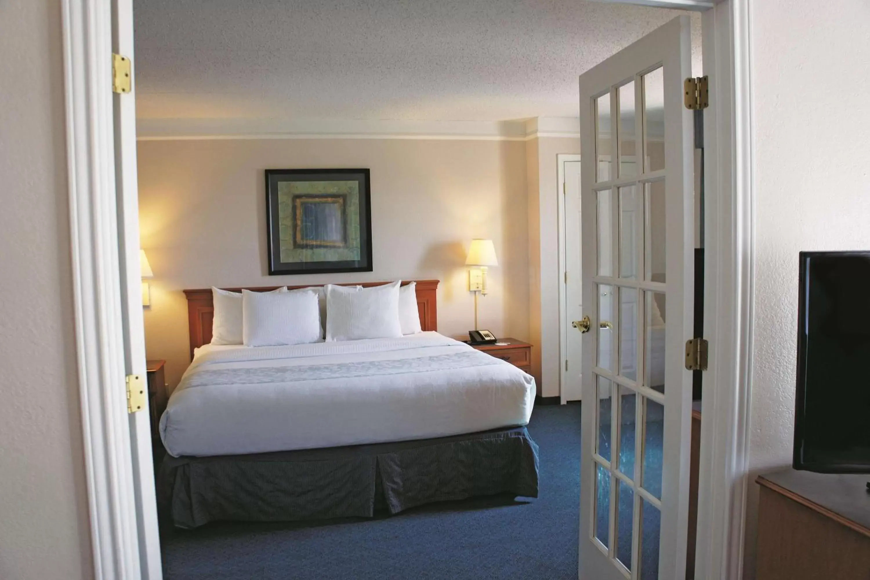 Photo of the whole room, Bed in La Quinta Inn by Wyndham Clute Lake Jackson