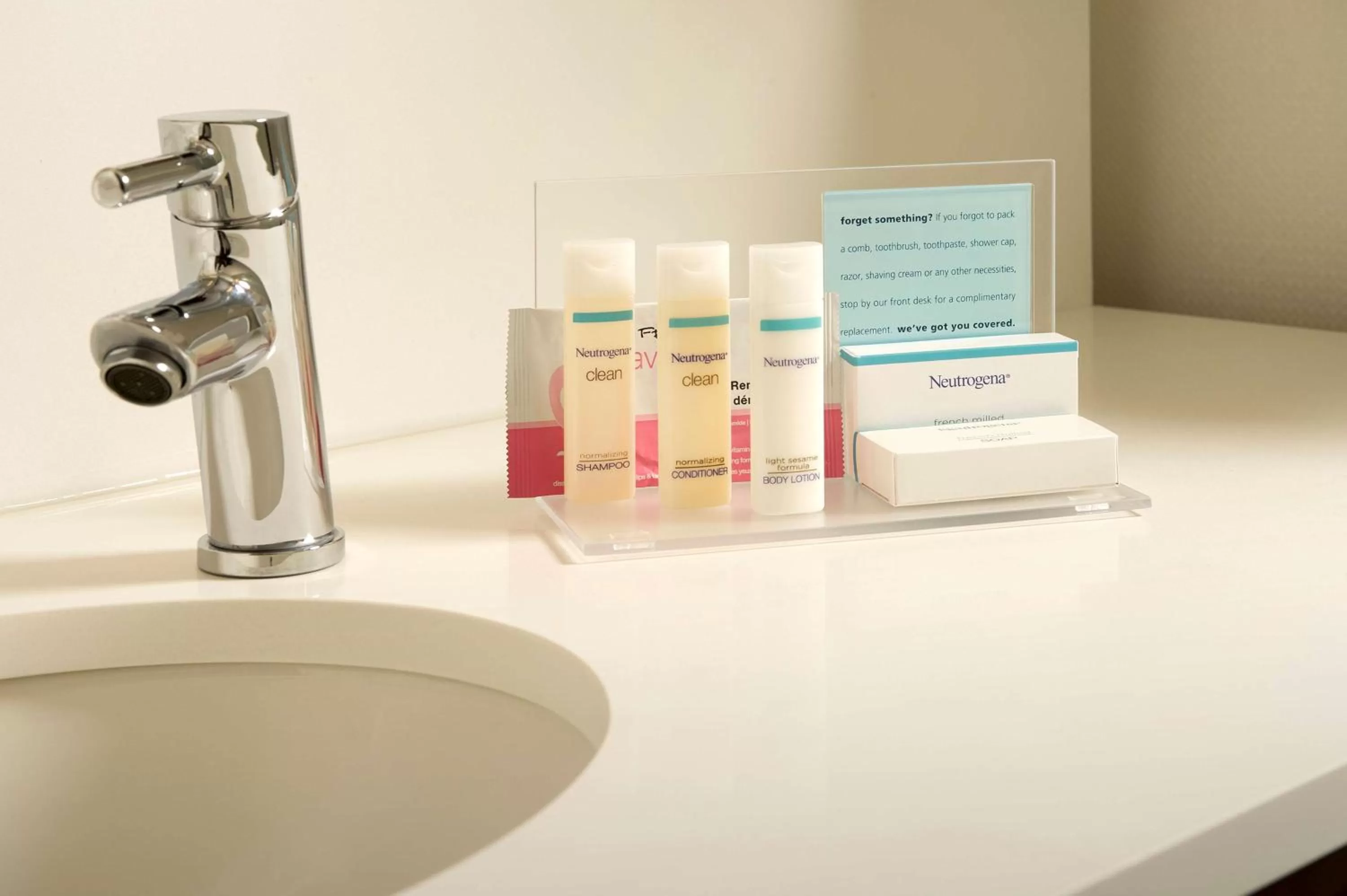 Bathroom in Hampton Inn & Suites Syracuse/Carrier Circle