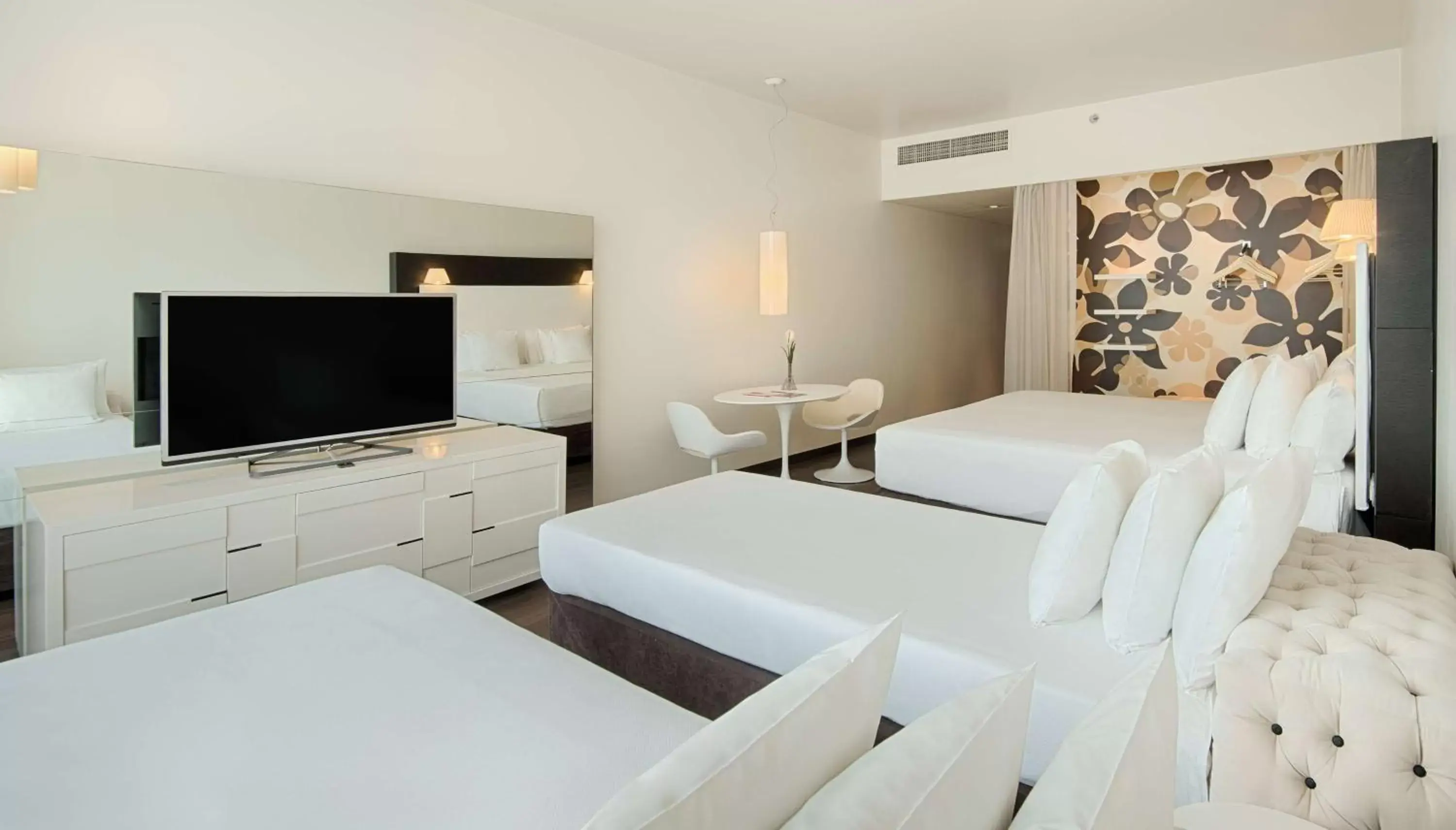 Bedroom, TV/Entertainment Center in Nhow Milan