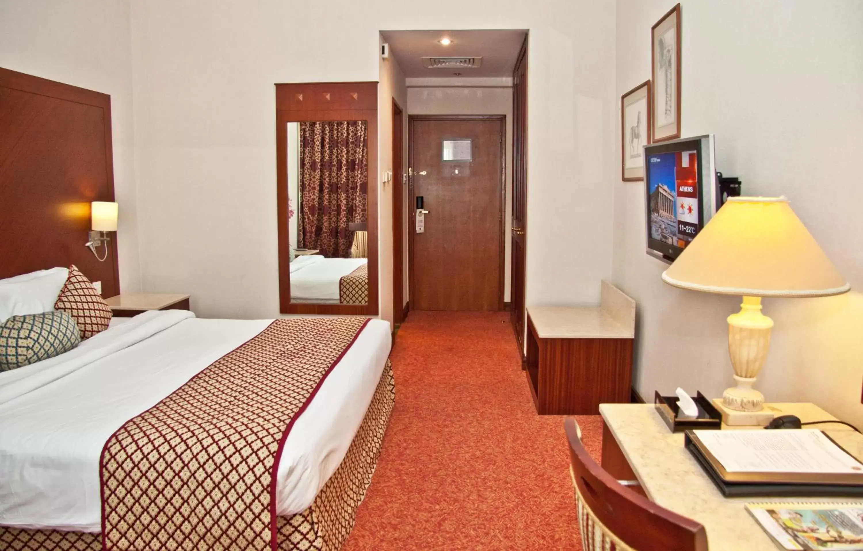 Bedroom in Regent Palace Hotel