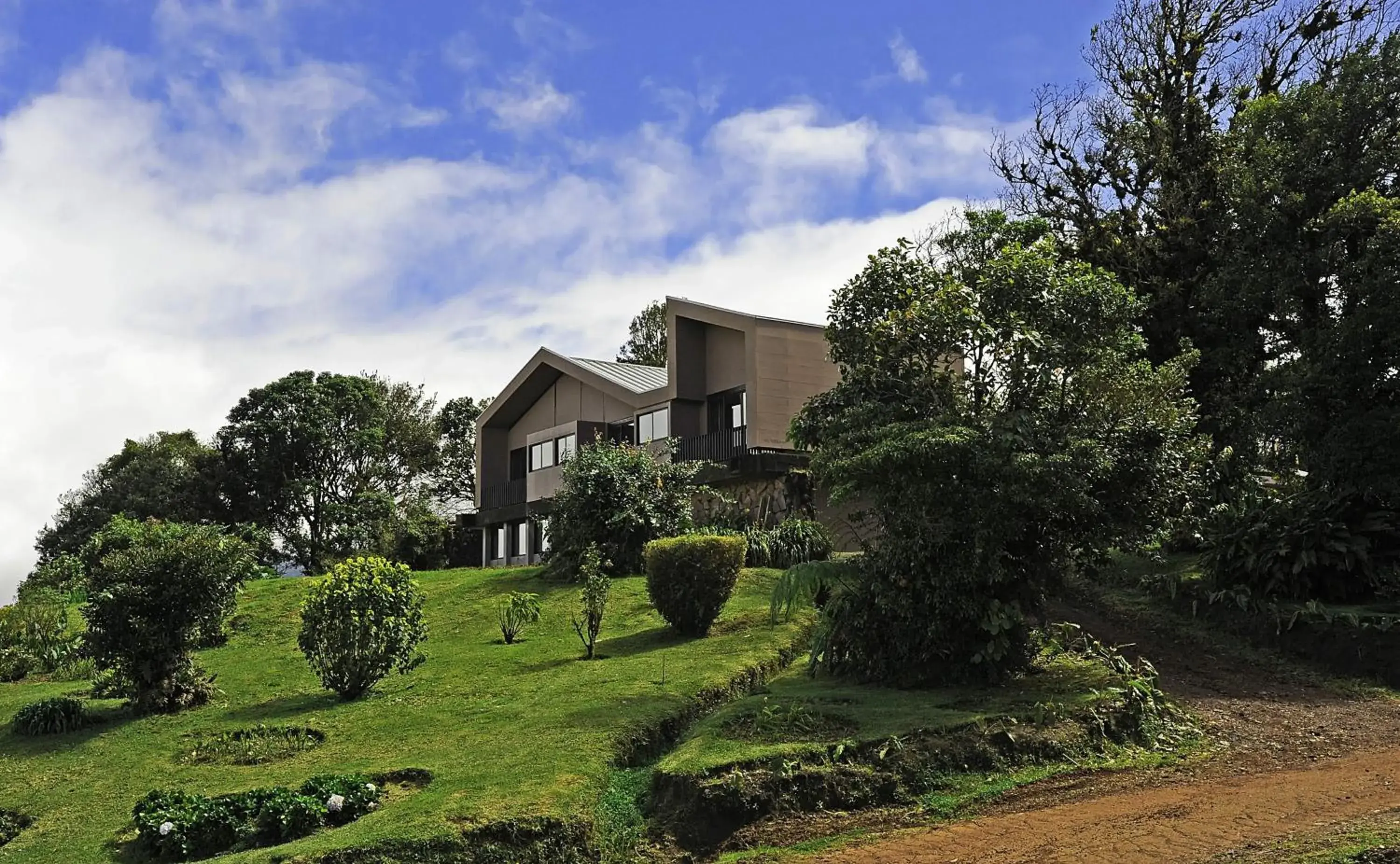 Facade/entrance, Property Building in Poas Volcano Lodge