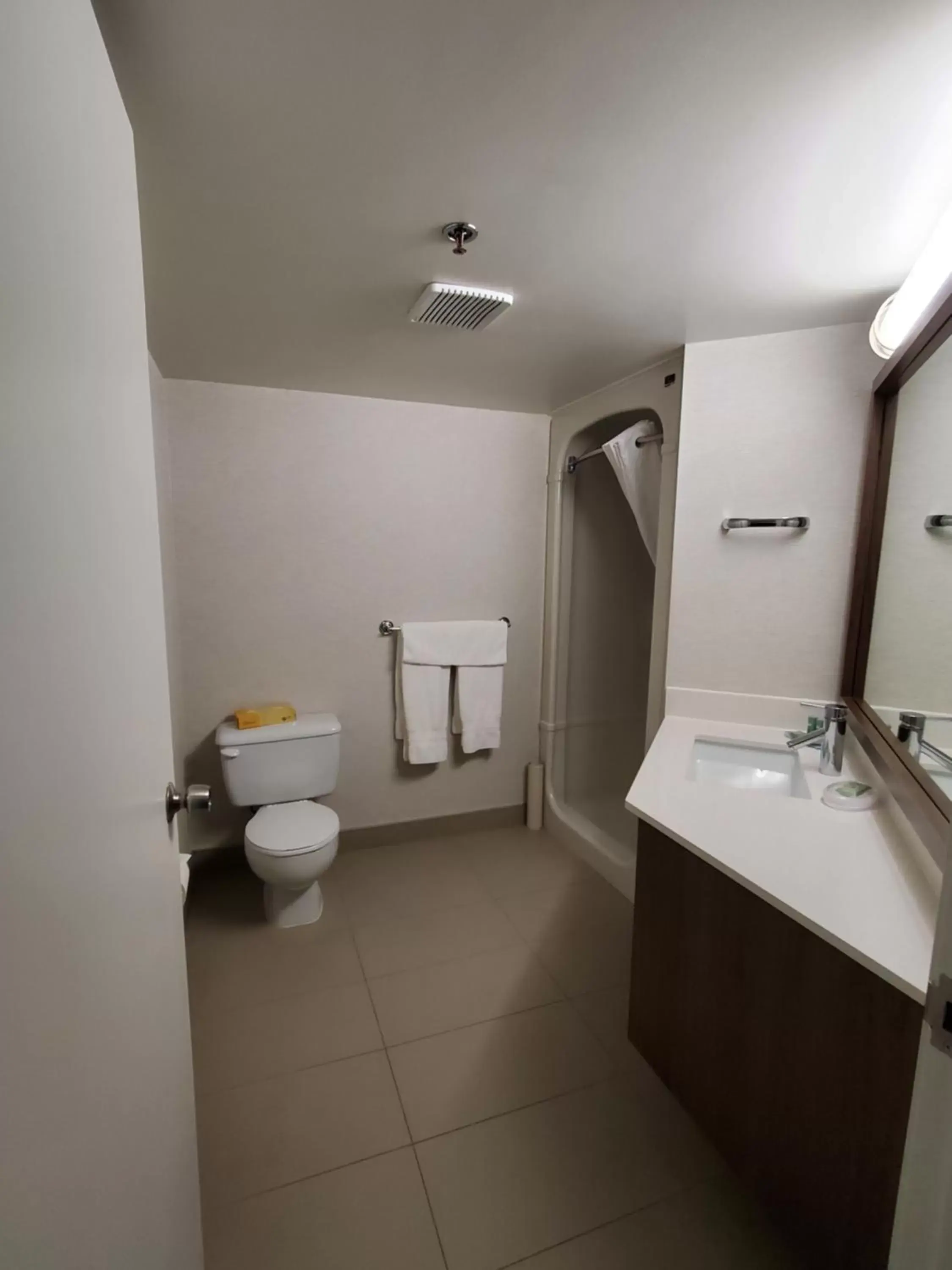 Shower, Bathroom in Best Western Hotel Brossard