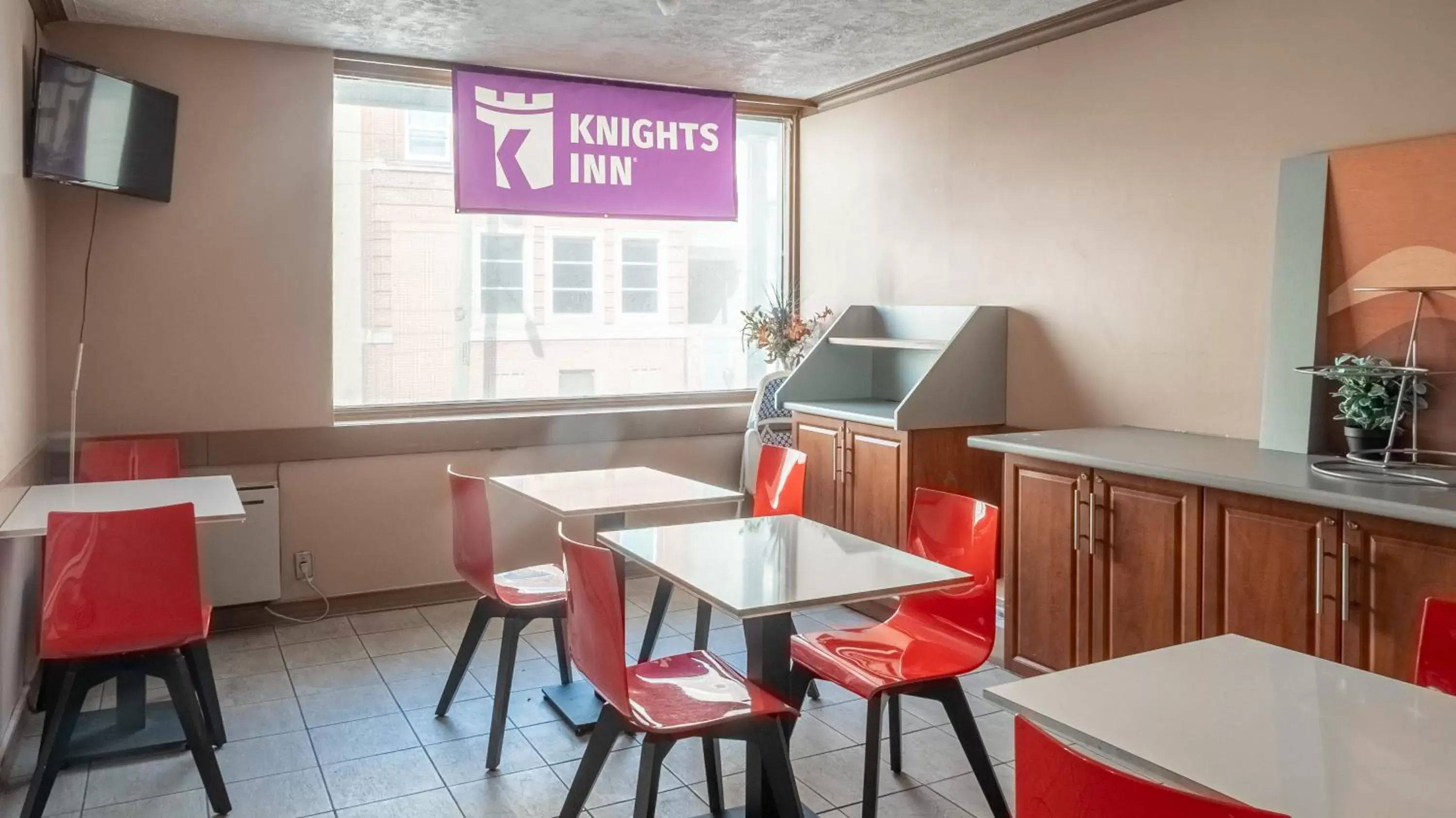 Restaurant/places to eat in Knights Inn North Bay