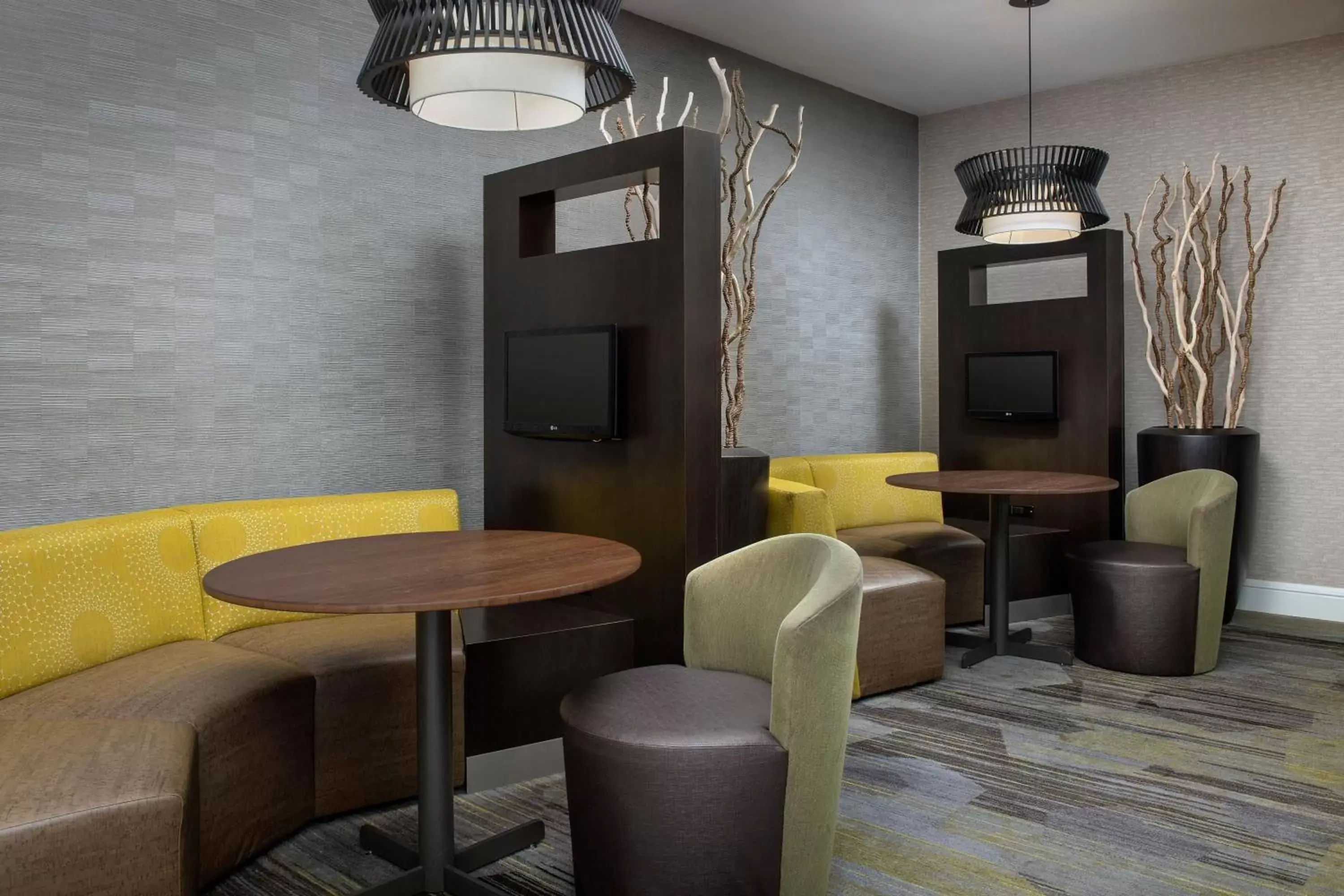 Lobby or reception, Lounge/Bar in Courtyard by Marriott Portland Tigard