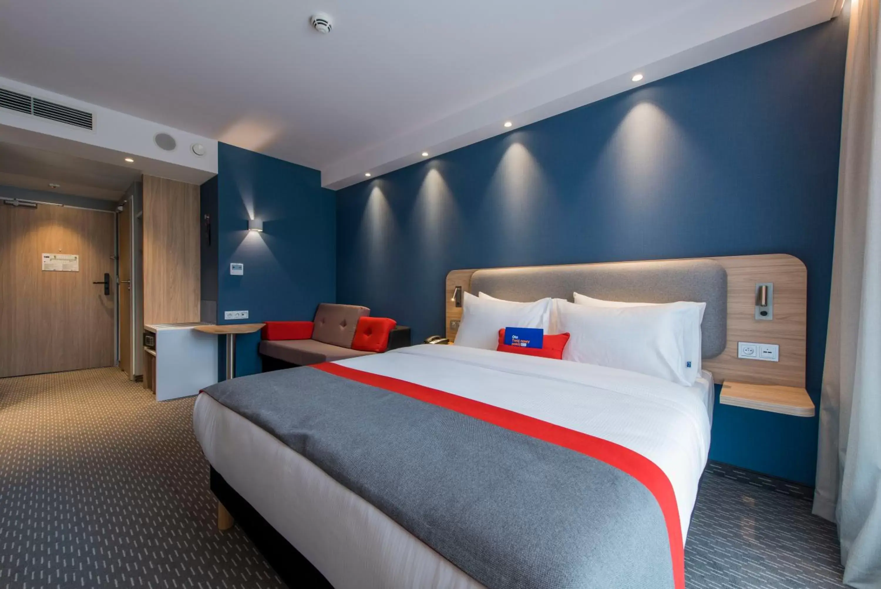 Bed in Holiday Inn Express Warsaw - Mokotow, an IHG Hotel