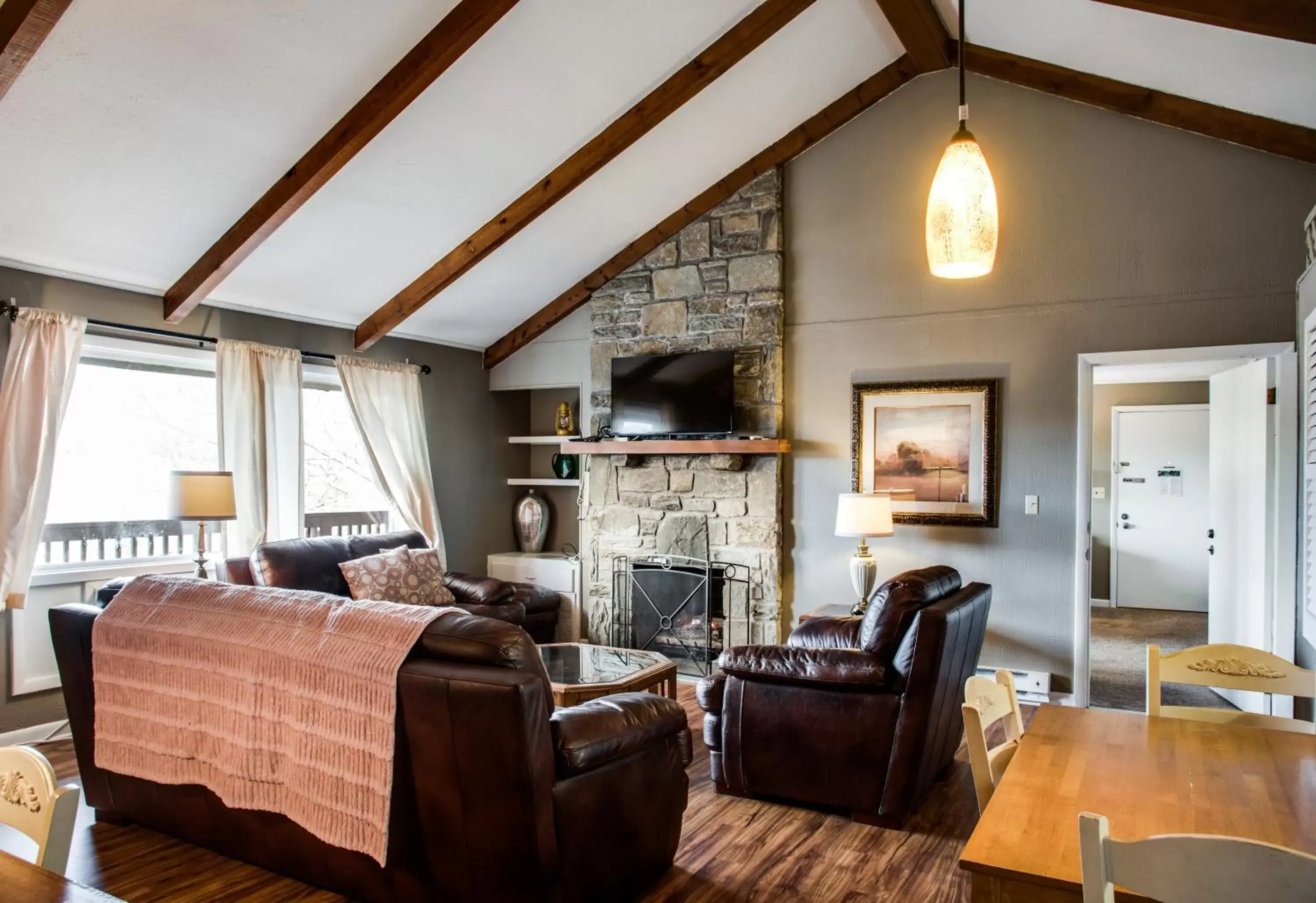 Living room in Cliff Dwellers Inn