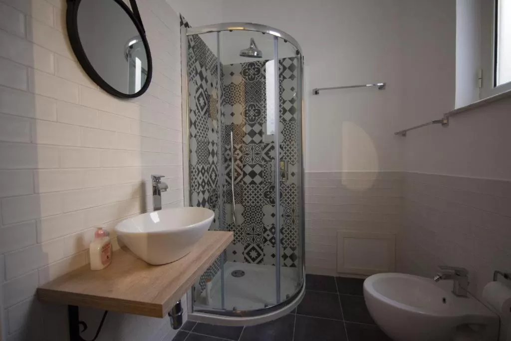 Shower in Il Genoardo Della Zisa