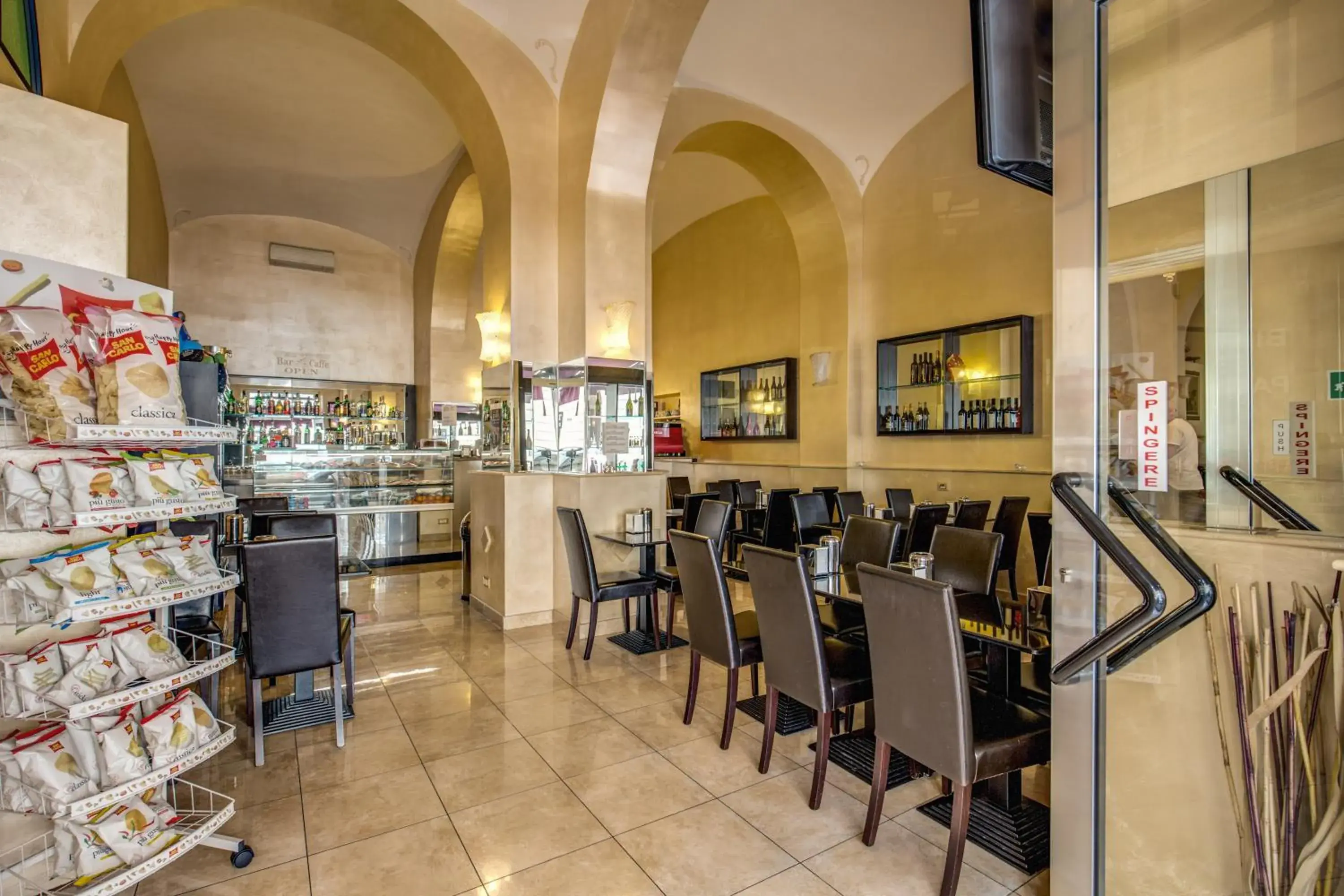 Restaurant/places to eat in Hotel Maryelen Restaurant/places to eat in Hotel Maryelen