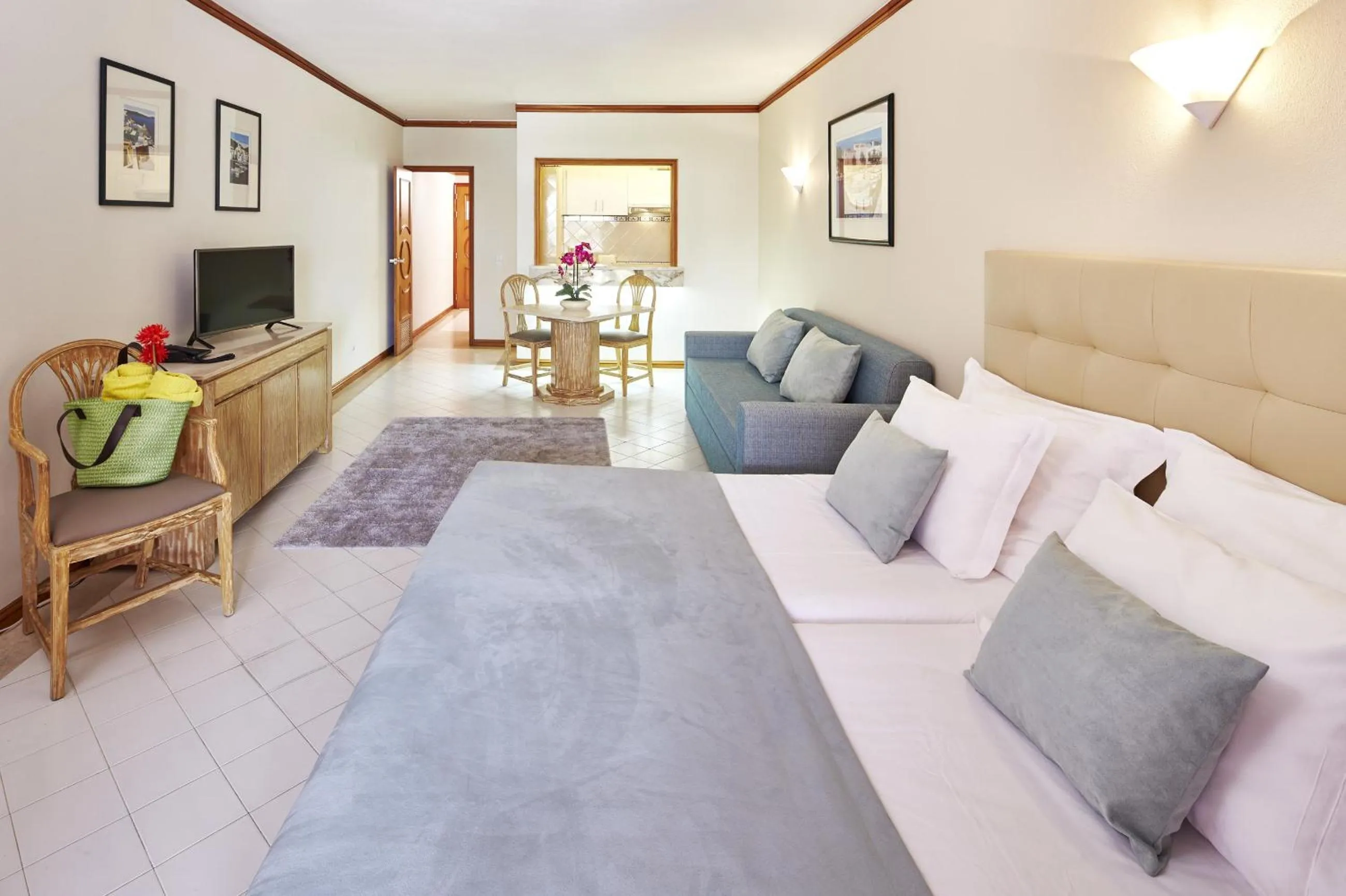 Studio  (2 Adults + 1 Child up to 12 years old) - single occupancy in Luna Clube Oceano