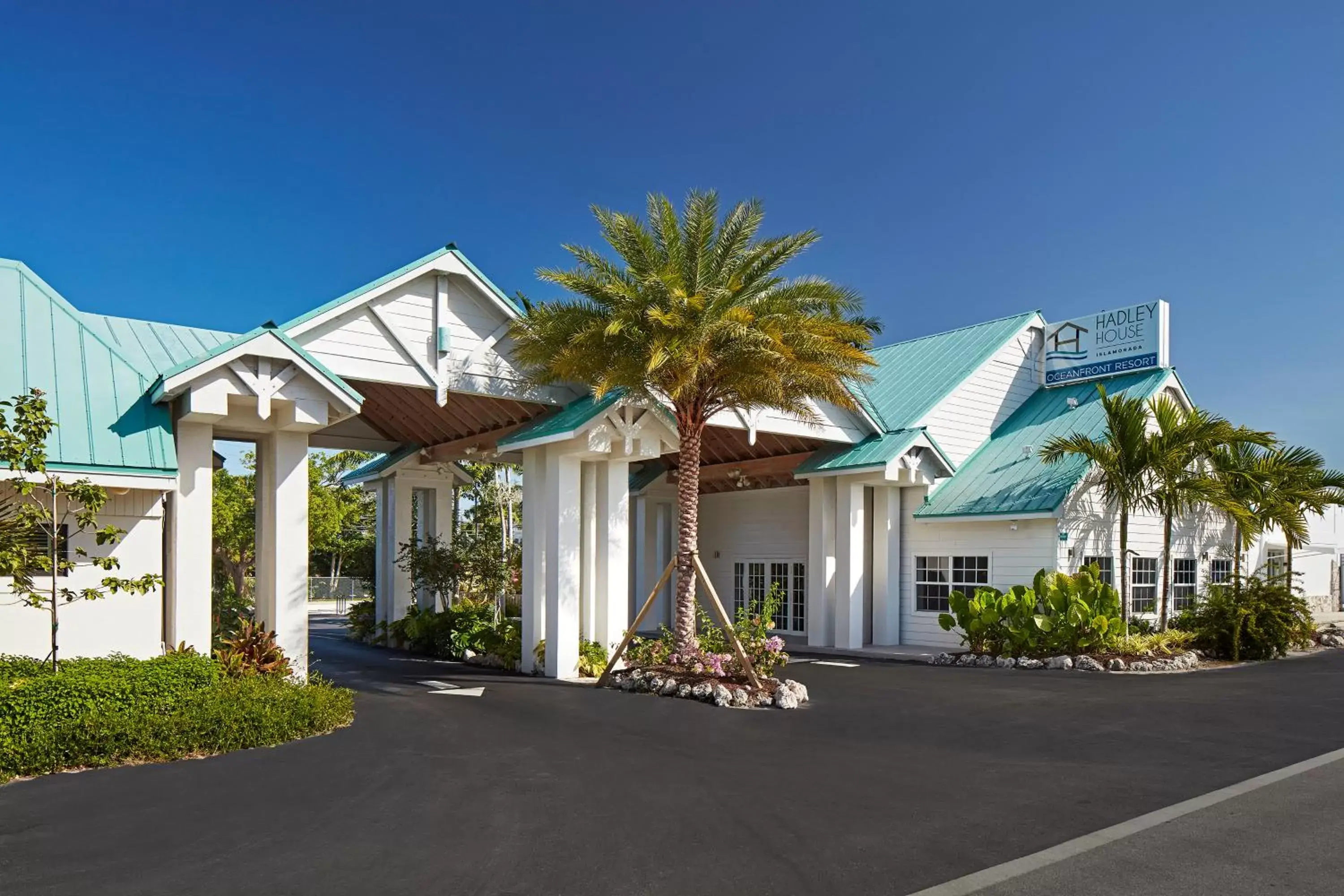 Property Building in Hadley House Islamorada