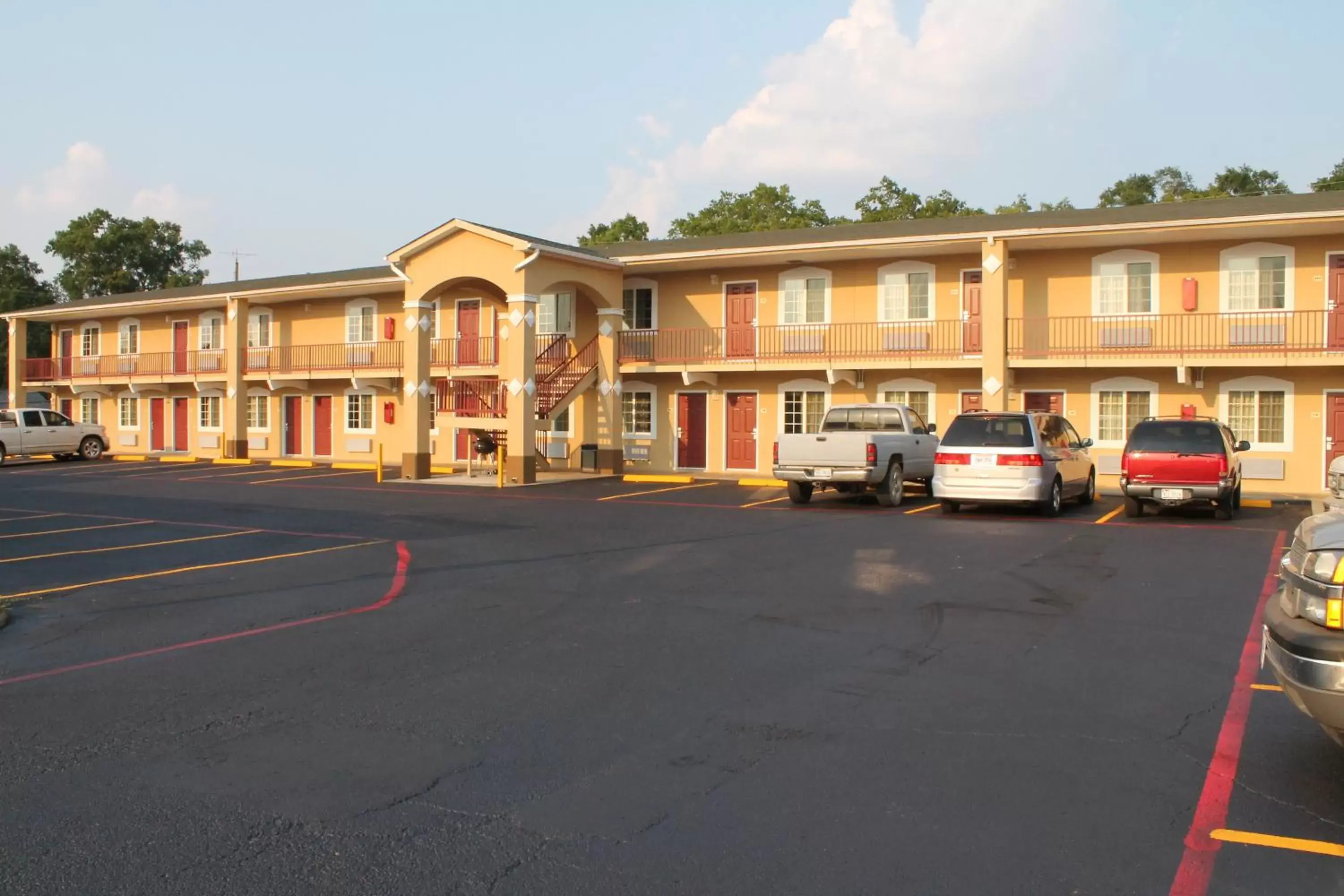 Facade/entrance, Property Building in Continental Inn and Suites