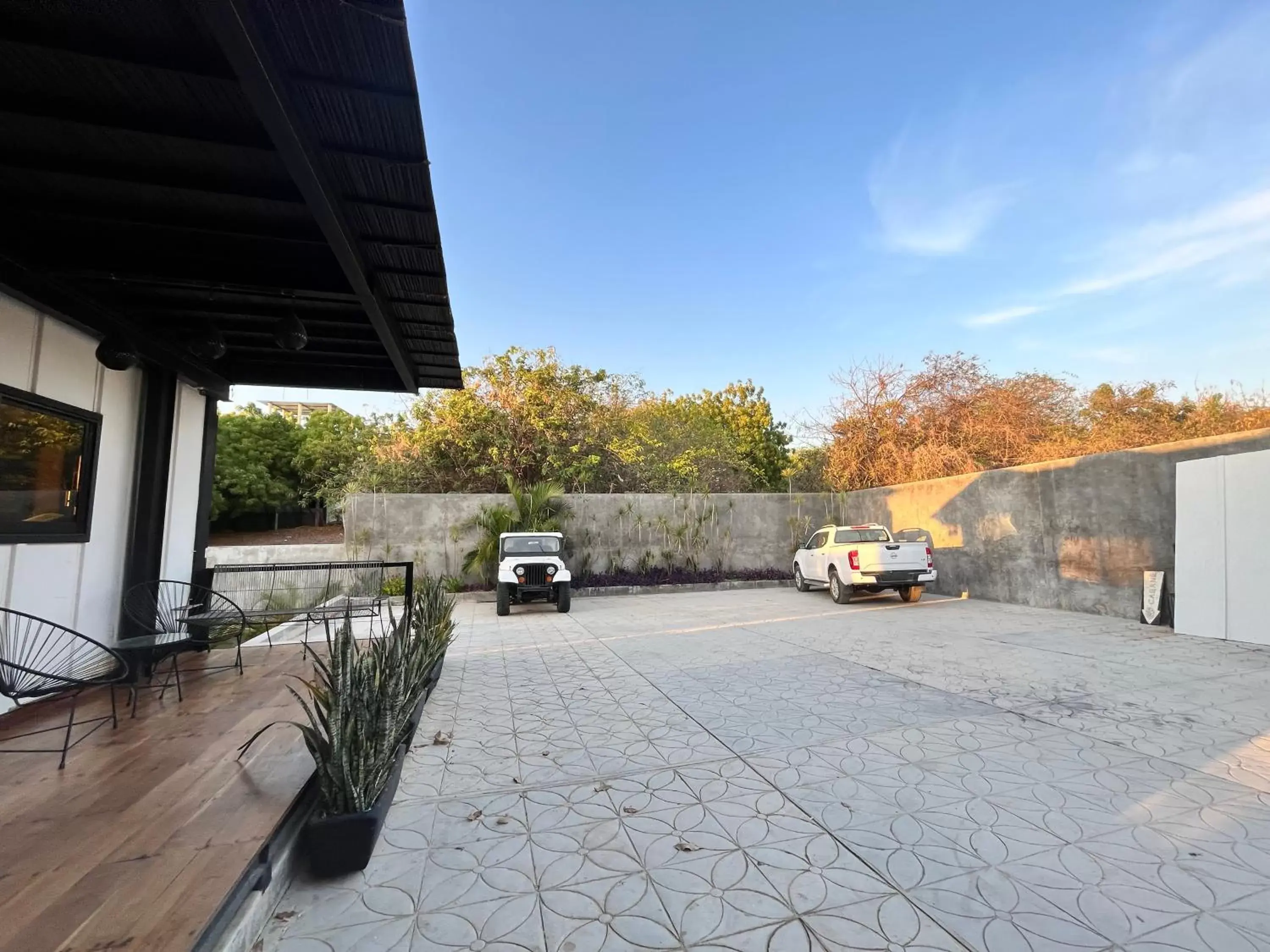 Parking in Cabane Container Boutique Hotel