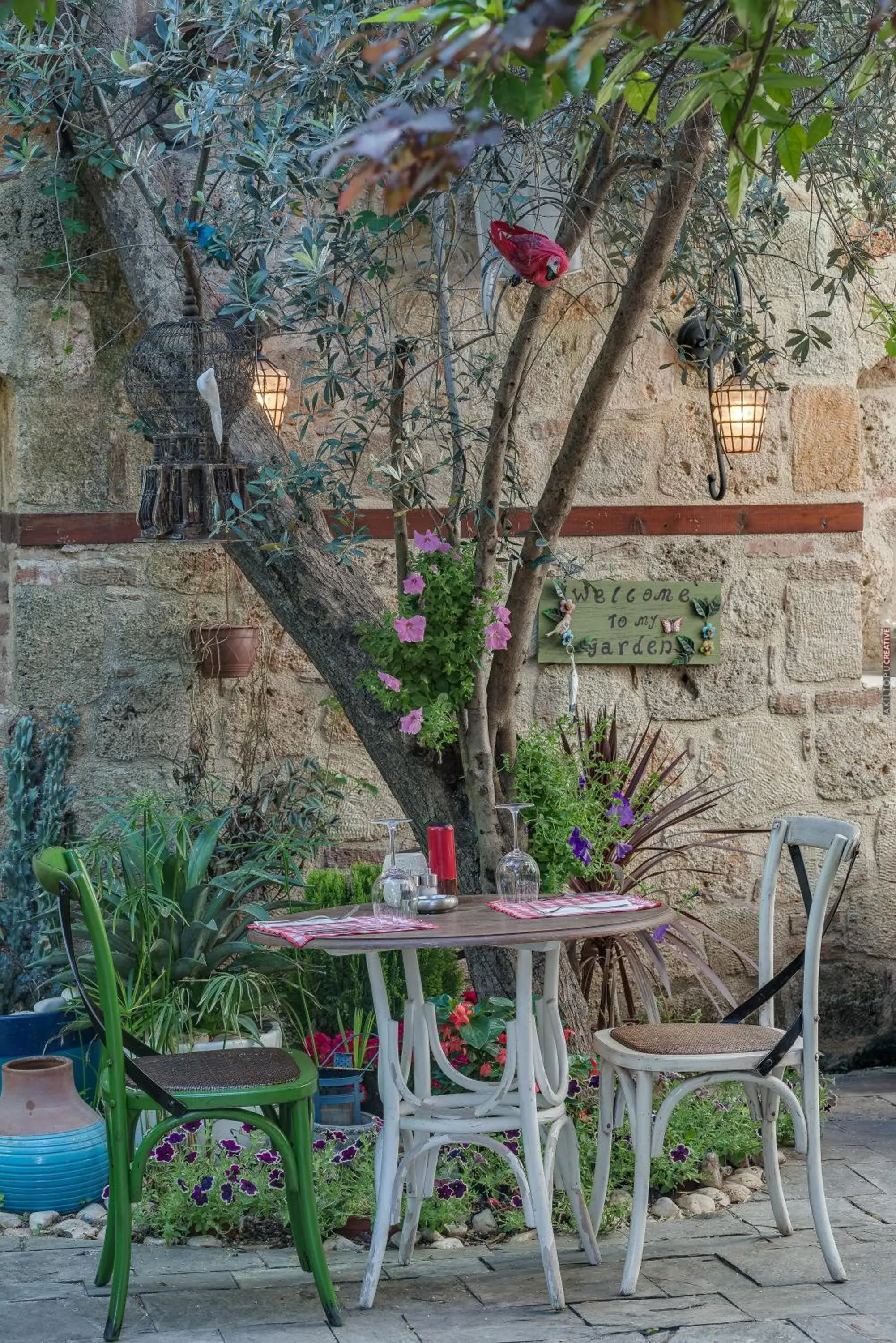 Restaurant/places to eat in Tuvana Hotel