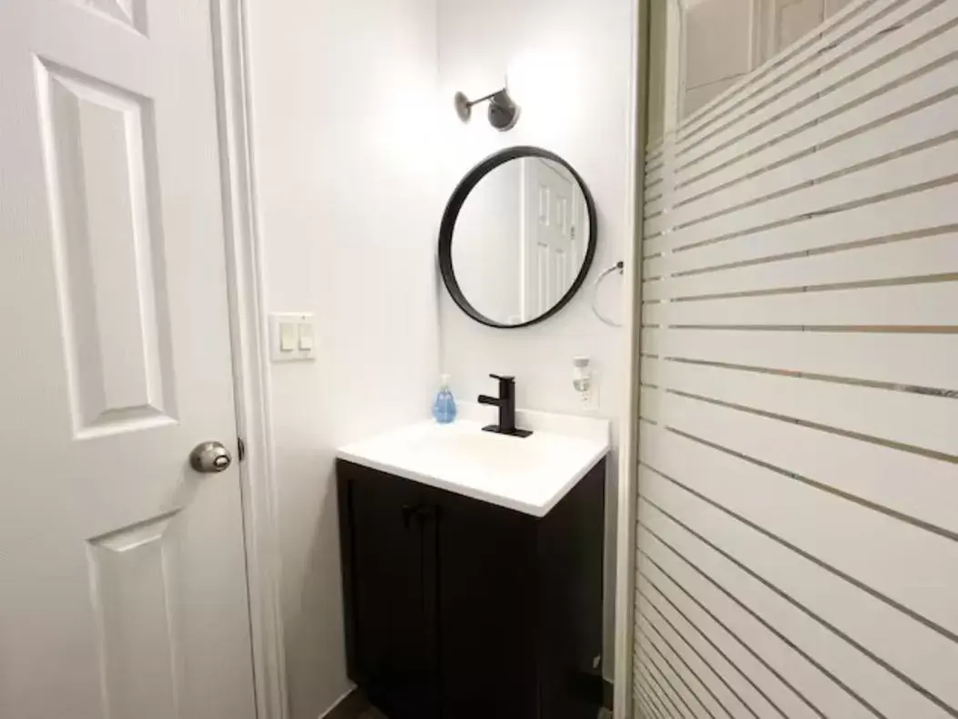 Bathroom in Sleeping Giant BNB