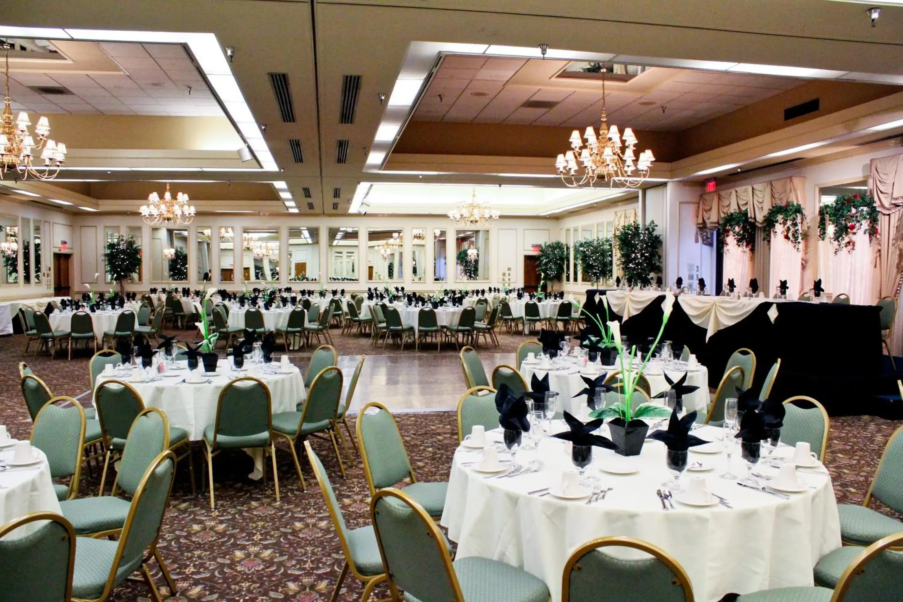 Banquet/Function facilities, Restaurant/Places to Eat in University Square Hotel