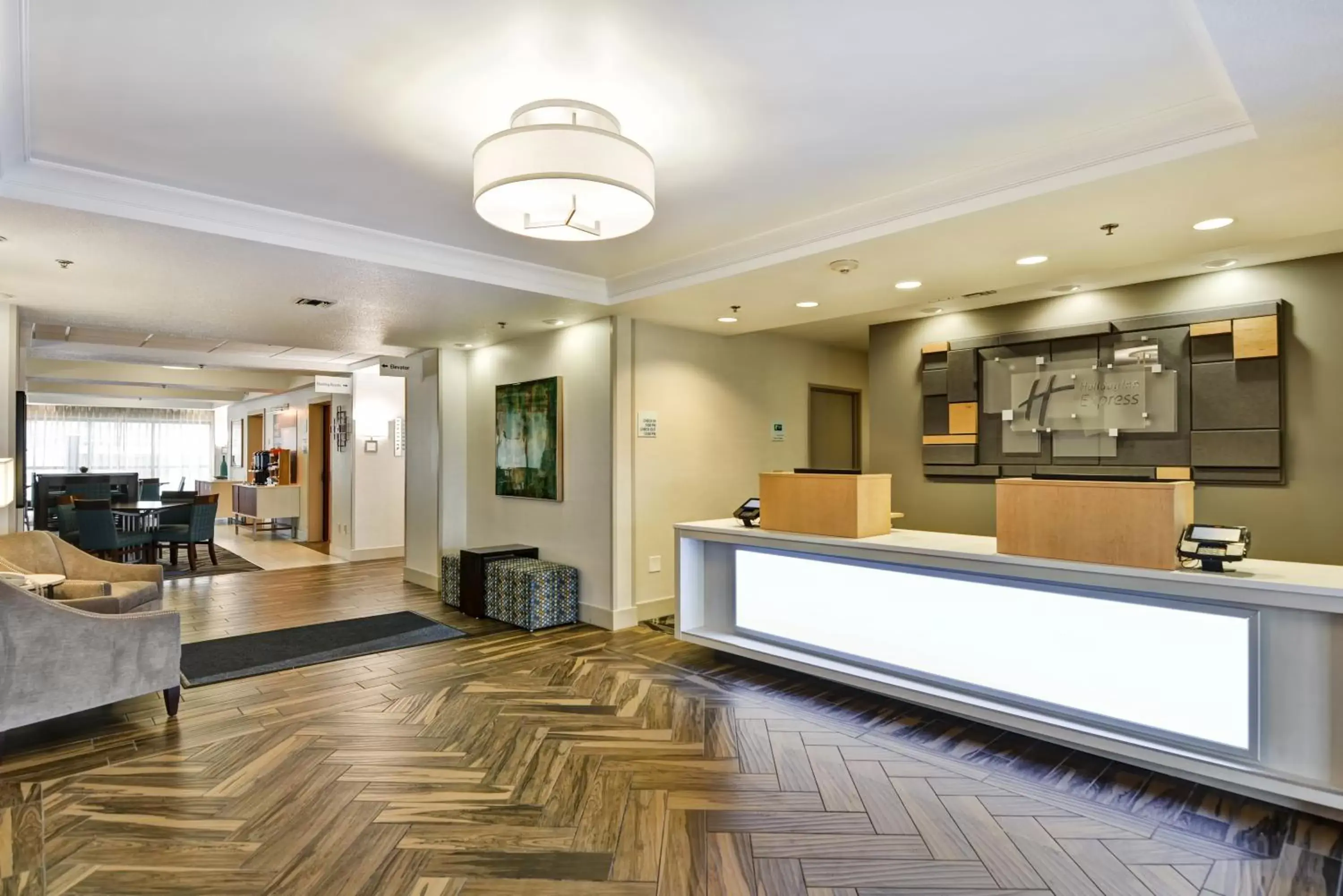 Property building, Lobby/Reception in Holiday Inn Express Hotel & Suites Milwaukee-New Berlin, an IHG Hotel