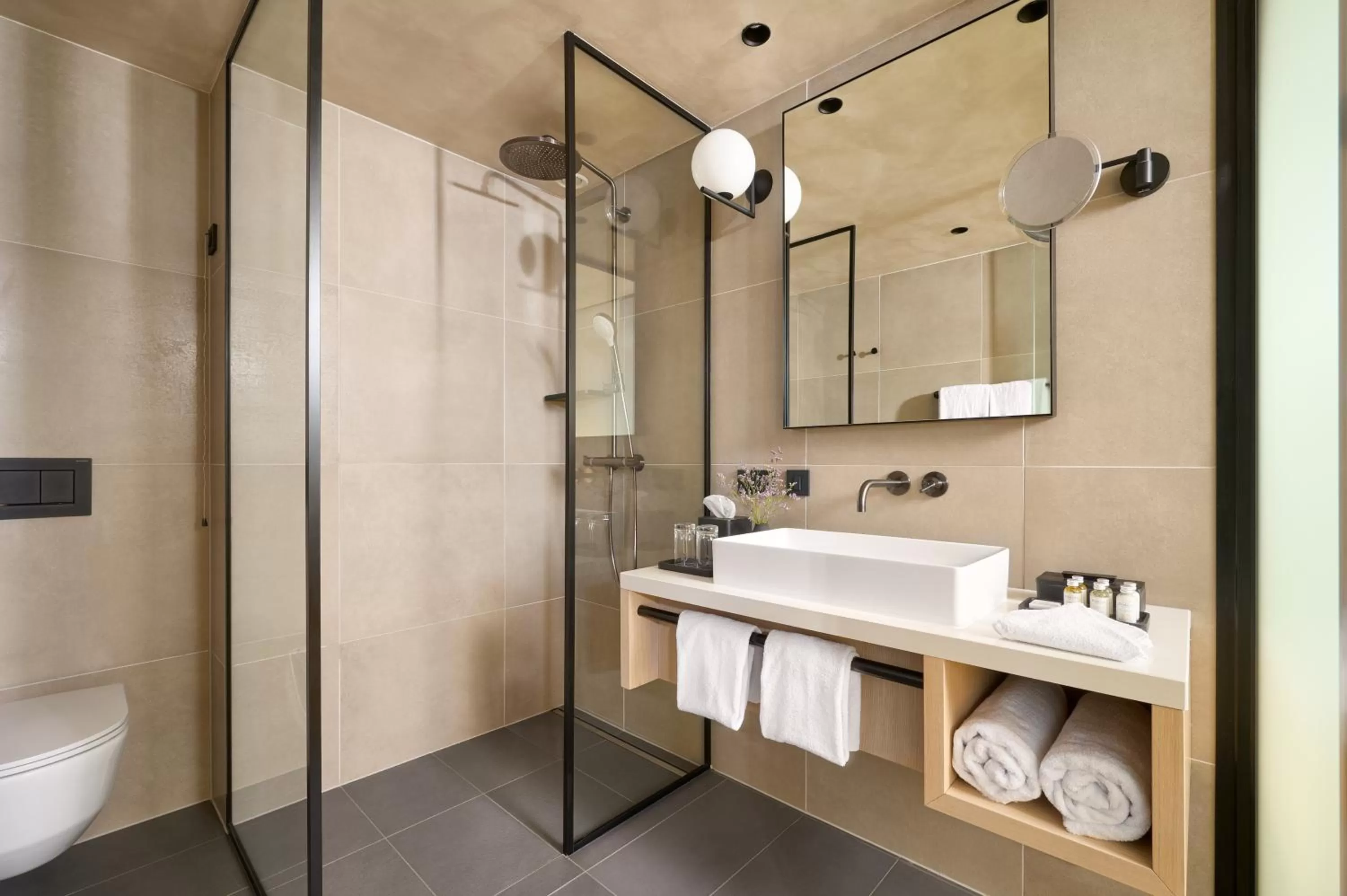 Shower in Hotel Ambasador