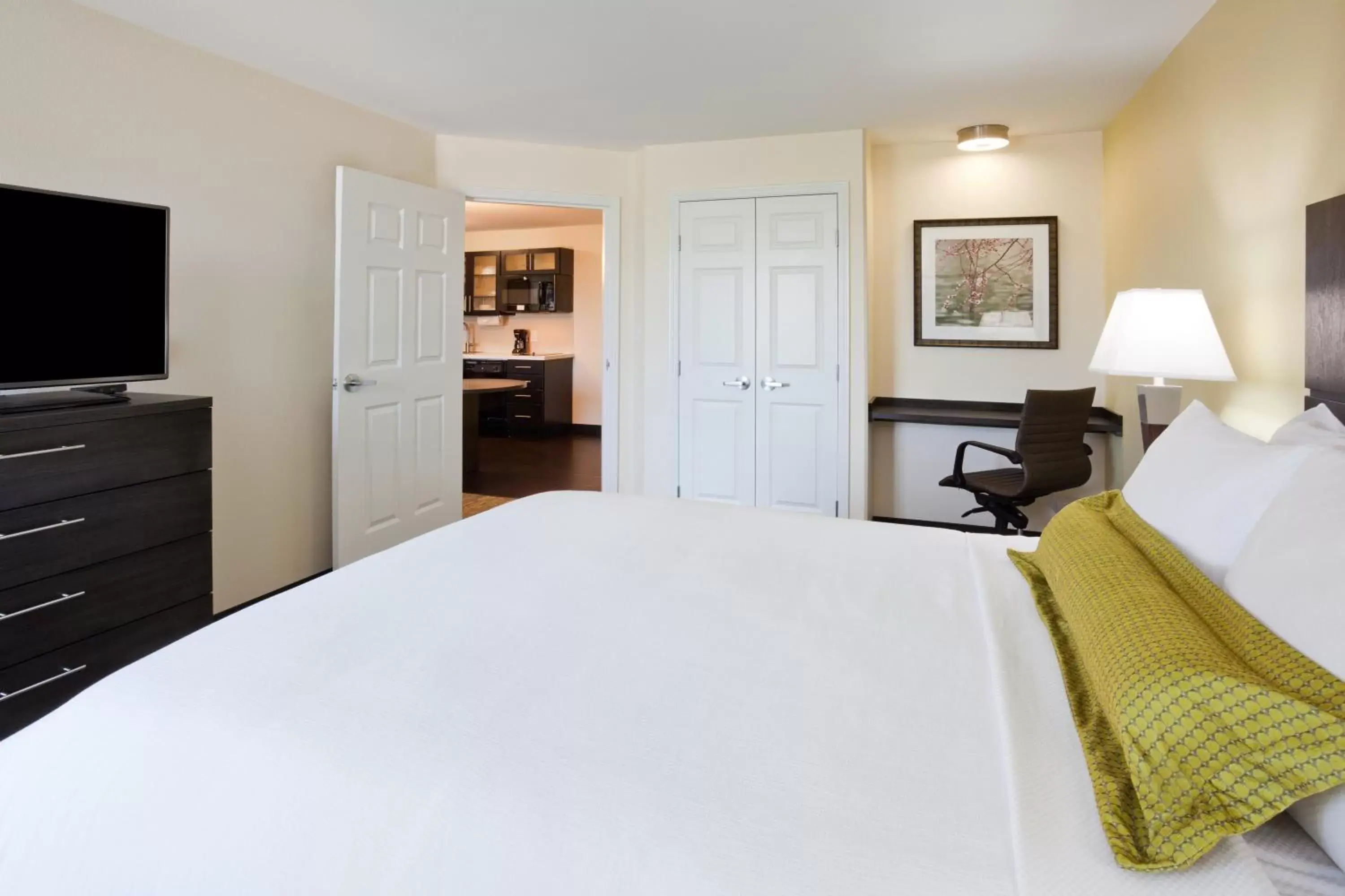 Bedroom, Bed in Candlewood Suites Dickinson, an IHG Hotel