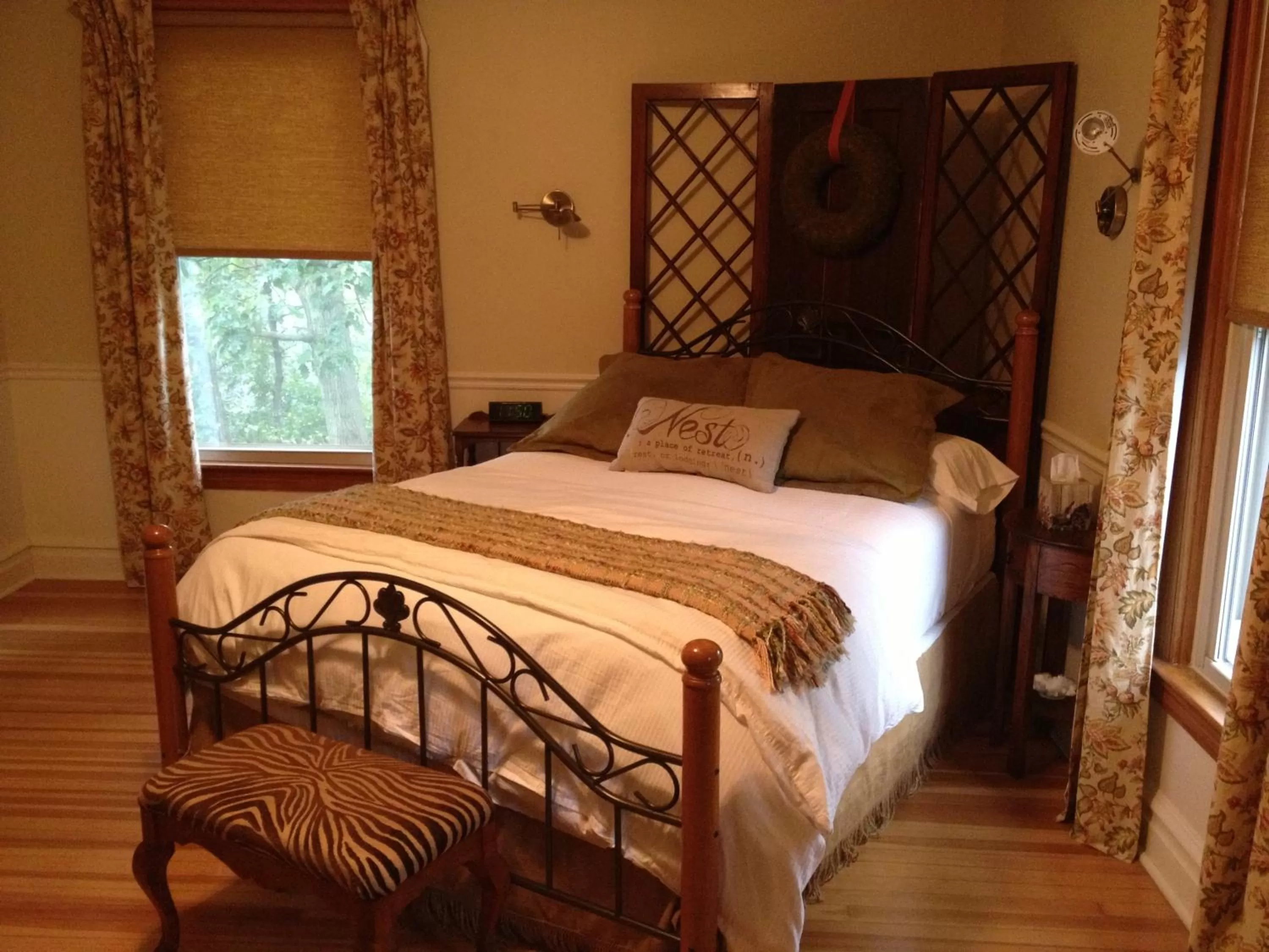 Bed in The Inn at Ragged Edge