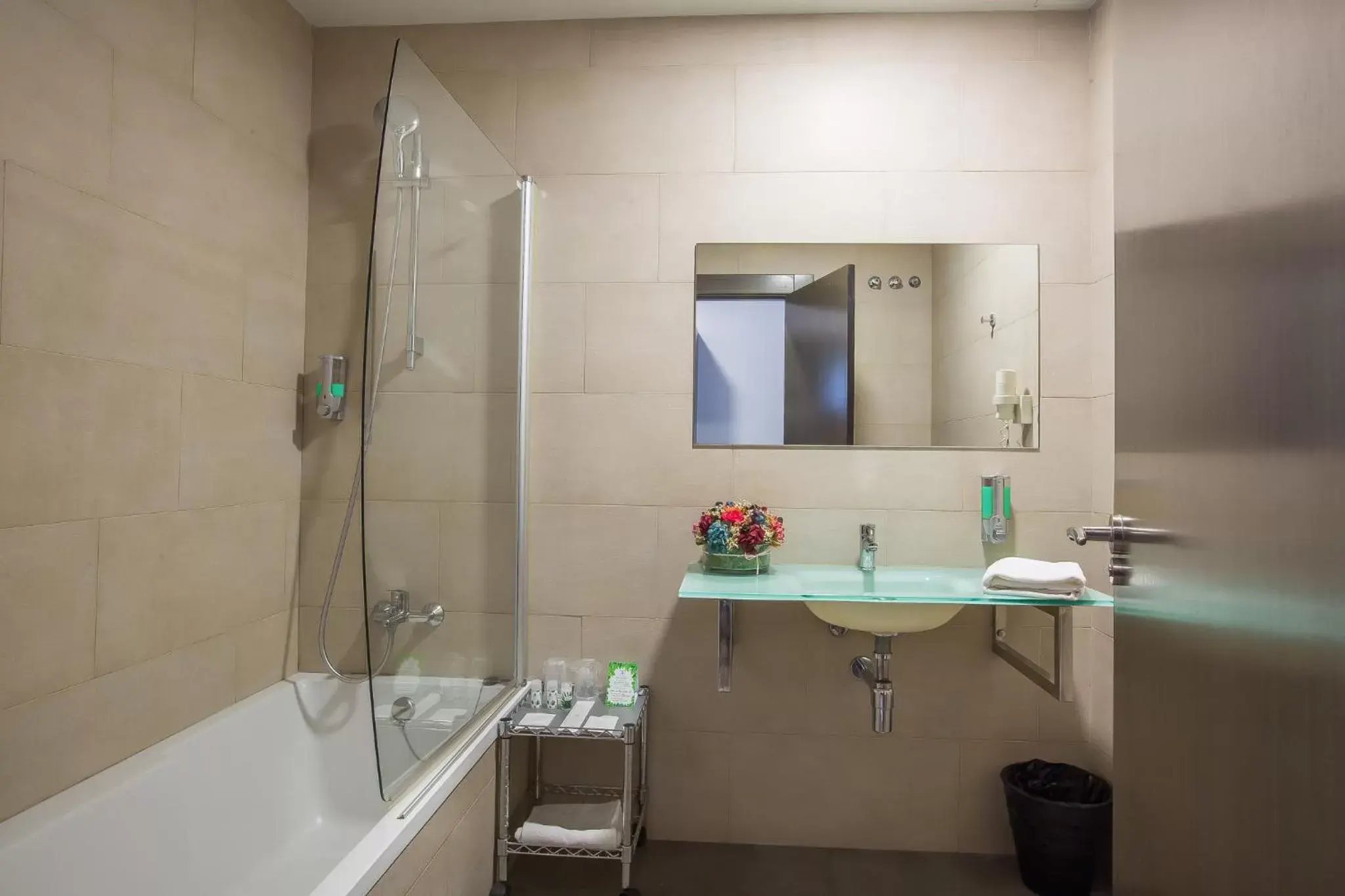 Shower, Bathroom in Hotel Venture Sant Cugat