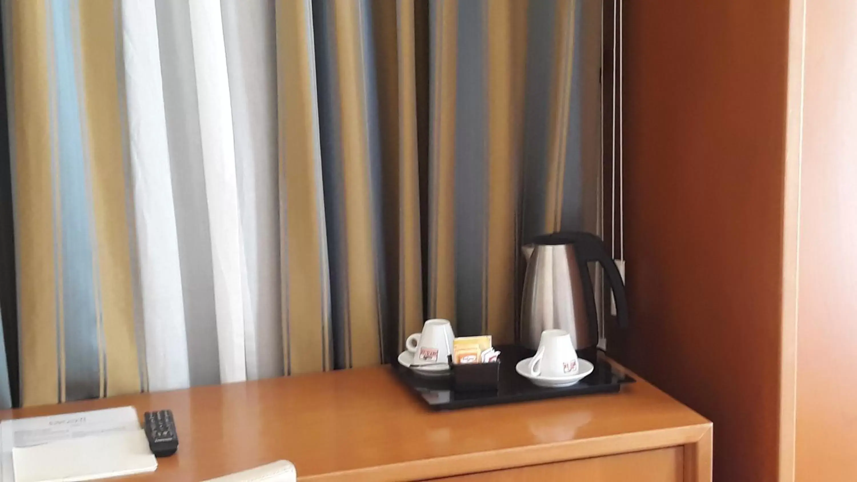 Bedroom, Coffee/Tea Facilities in Crosti Hotel