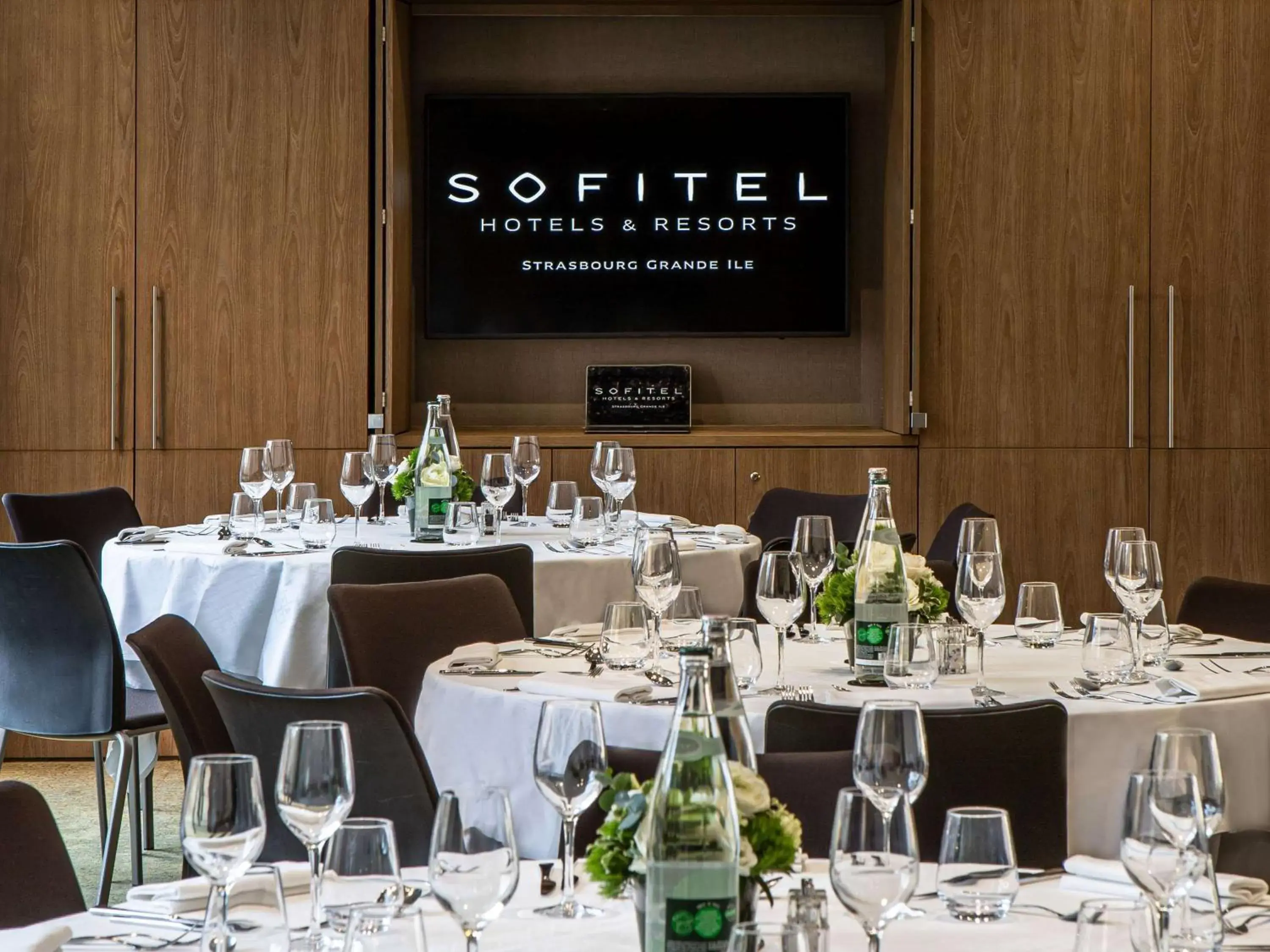 Meeting/conference room, Restaurant/Places to Eat in Sofitel Strasbourg Grande Ile