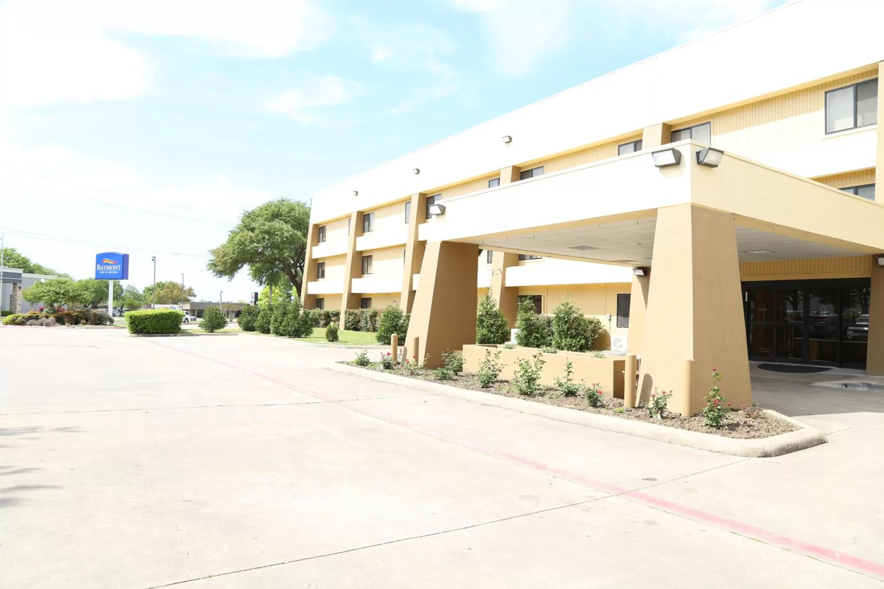 Facade/entrance in Baymont by Wyndham Plano
