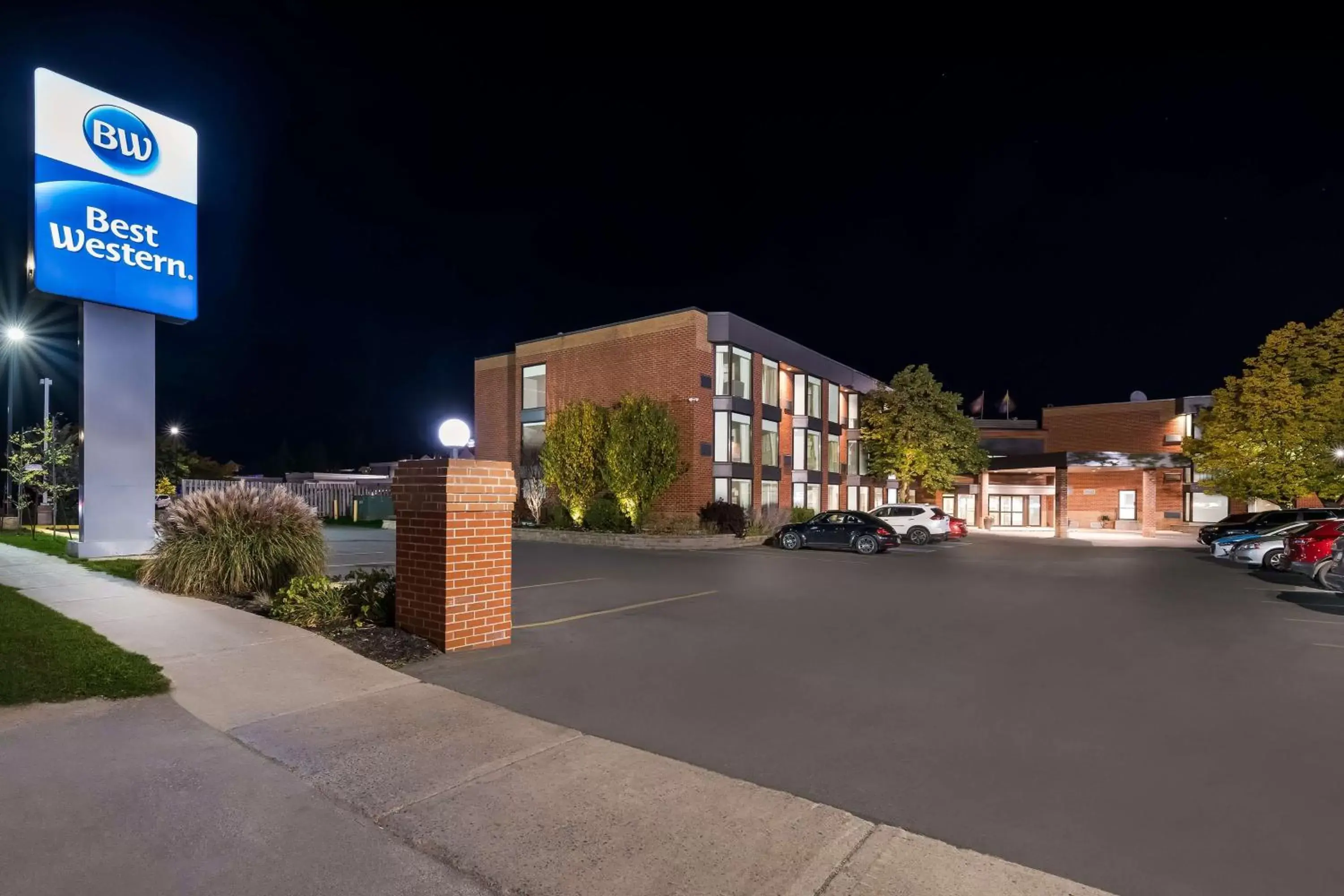 Property building in Best Western Belleville Property building in Best Western Belleville